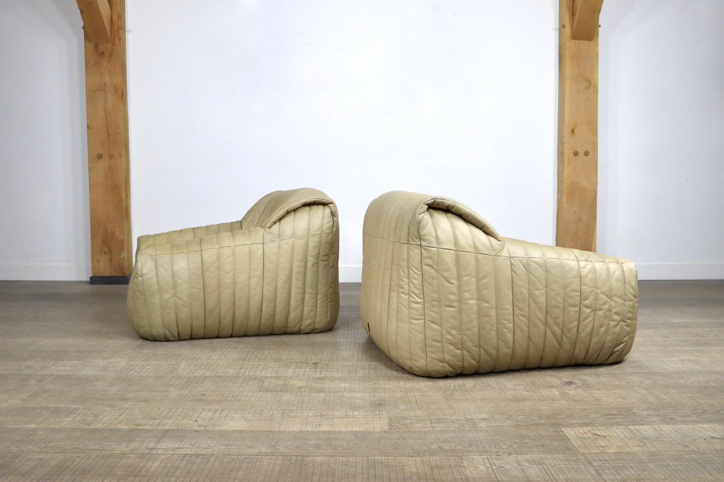 Pair of Sandra lounge chairs in cream leather by Anne Hieronimus for Cinna, 1970 4