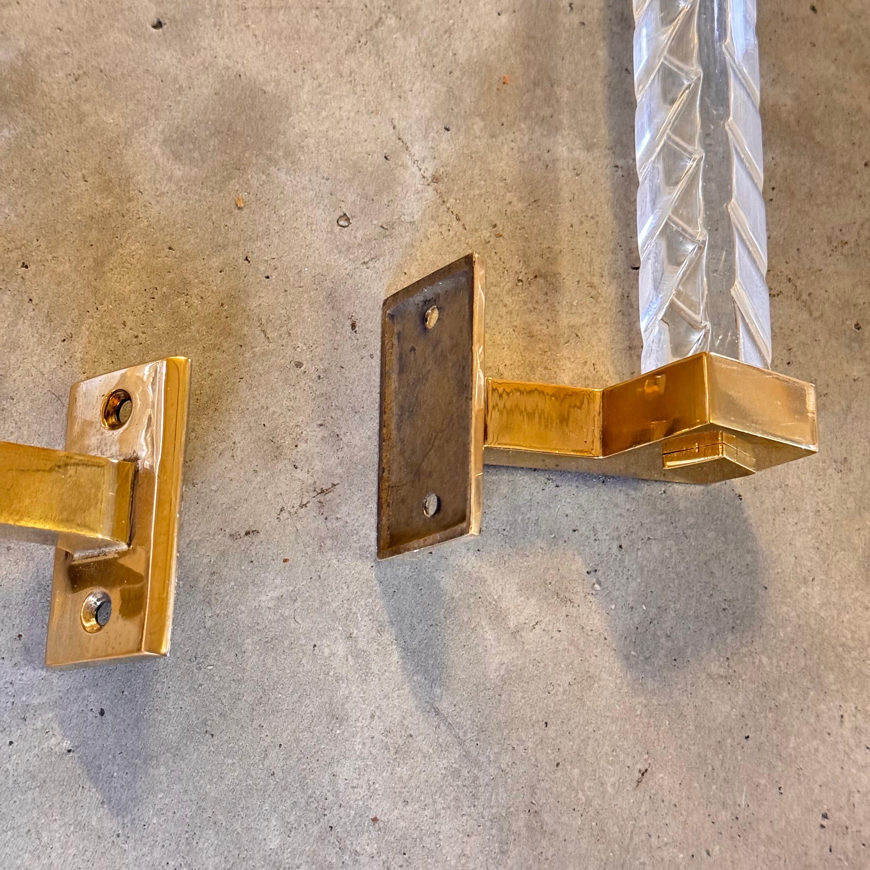 Coppia di maniglie in ottone e plexiglass di Sandro Petti per Maison Jansen, anni '60 in vendita 9