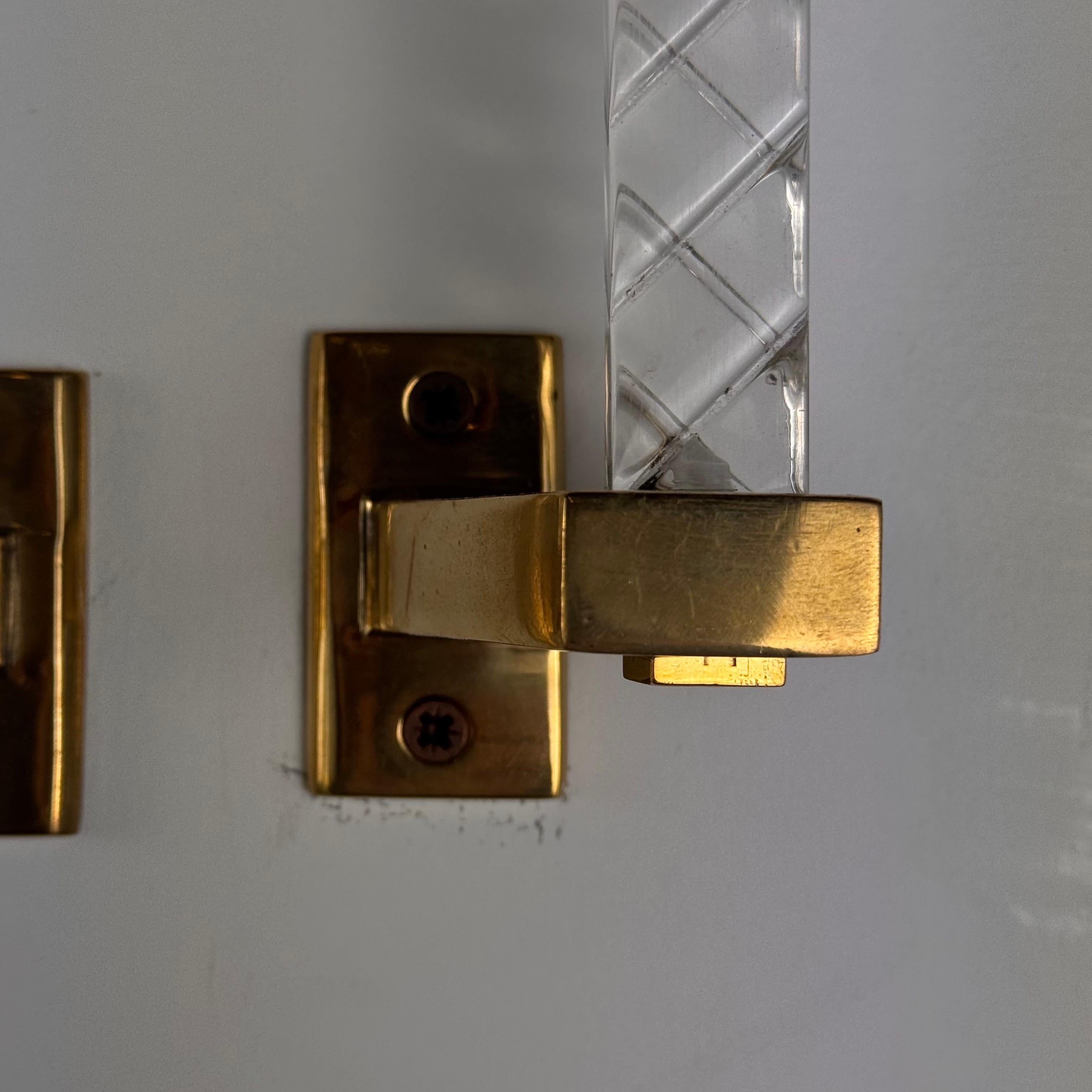 Coppia di maniglie in ottone e plexiglass di Sandro Petti per Maison Jansen, anni '60 In condizioni buone in vendita a Bagnolo Mella, Brescia