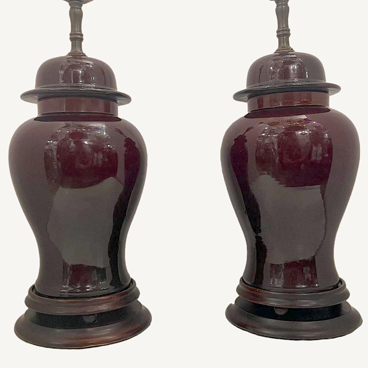 Paar Sang-de-Boeuf-Porzellanlampen (Französisch) im Angebot