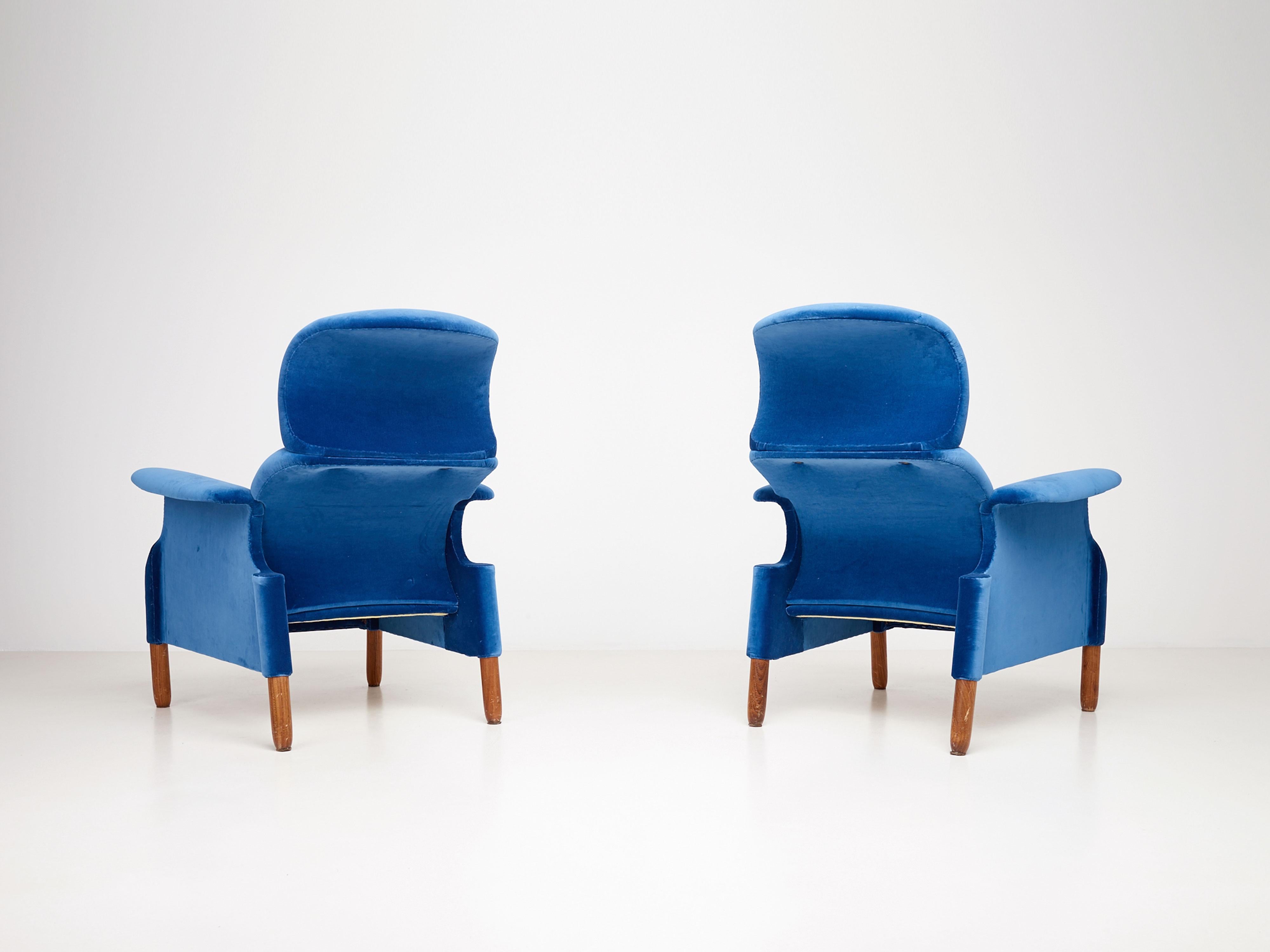 Italian Pair of Sanluca Armchairs by Achille and Pier Giacomo Castiglioni in Blue Velvet For Sale