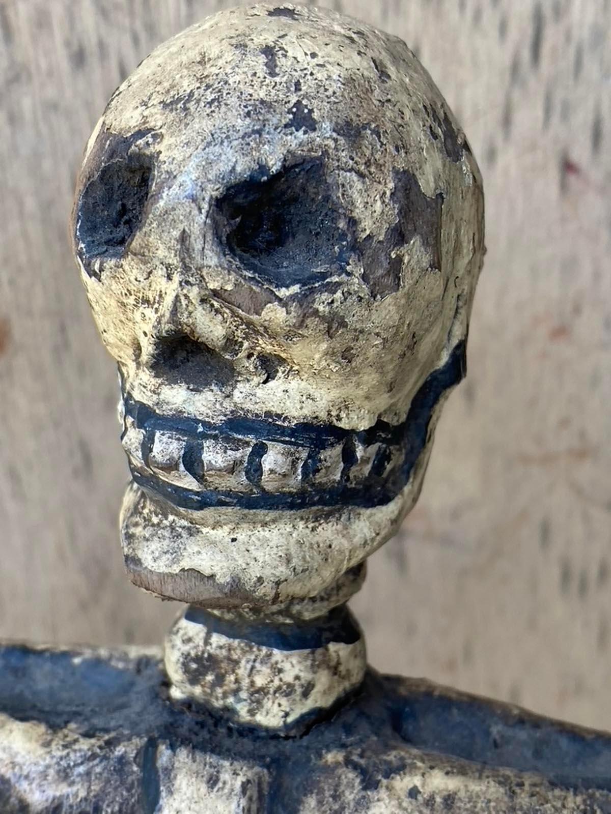 Paar Santa-Muerte-Figuren, Guatemala im Angebot 7