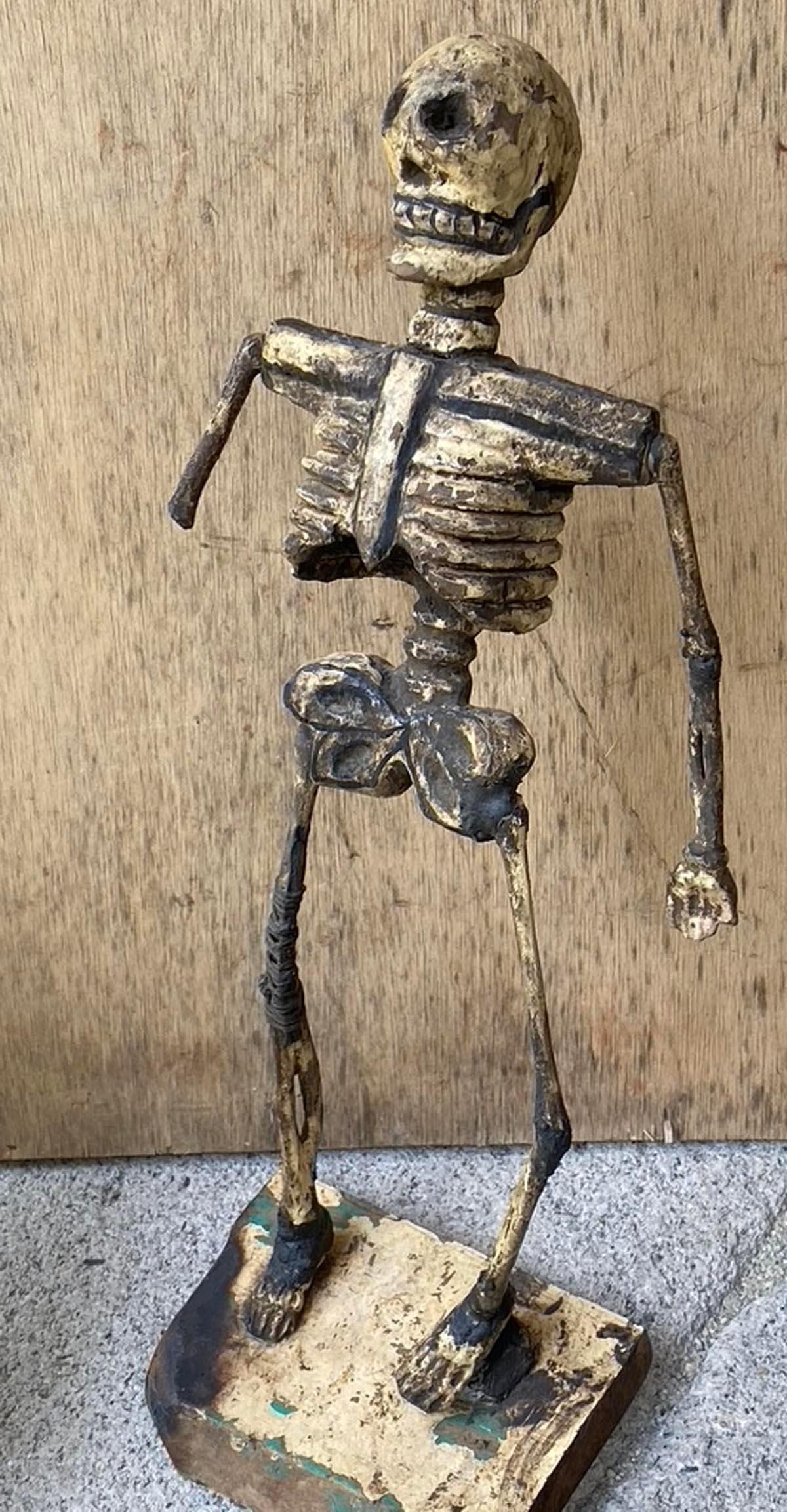 Paar Santa-Muerte-Figuren, Guatemala im Angebot 1