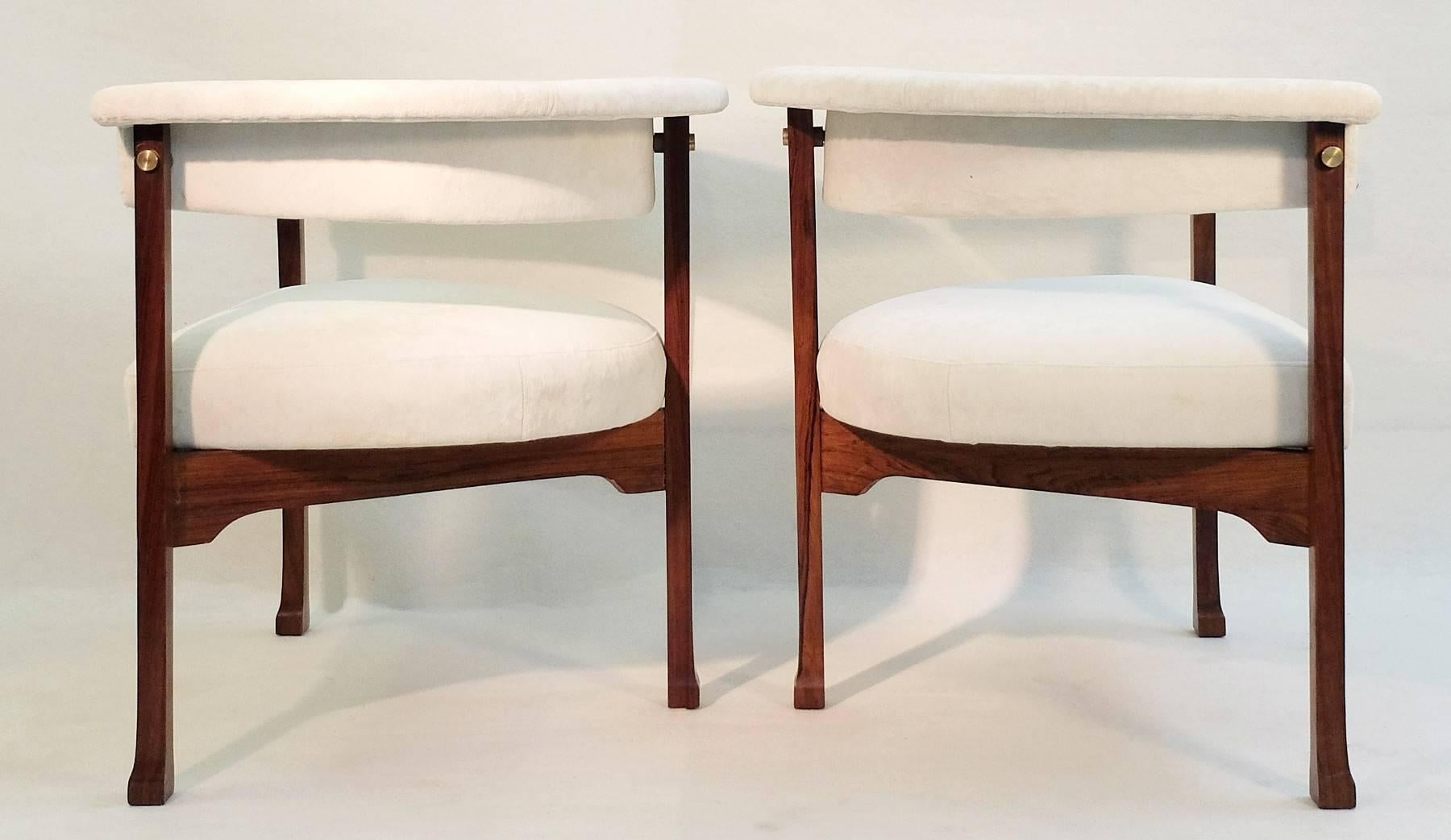 Pair of Saporiti armchairs from the 1960s, new upholstery.