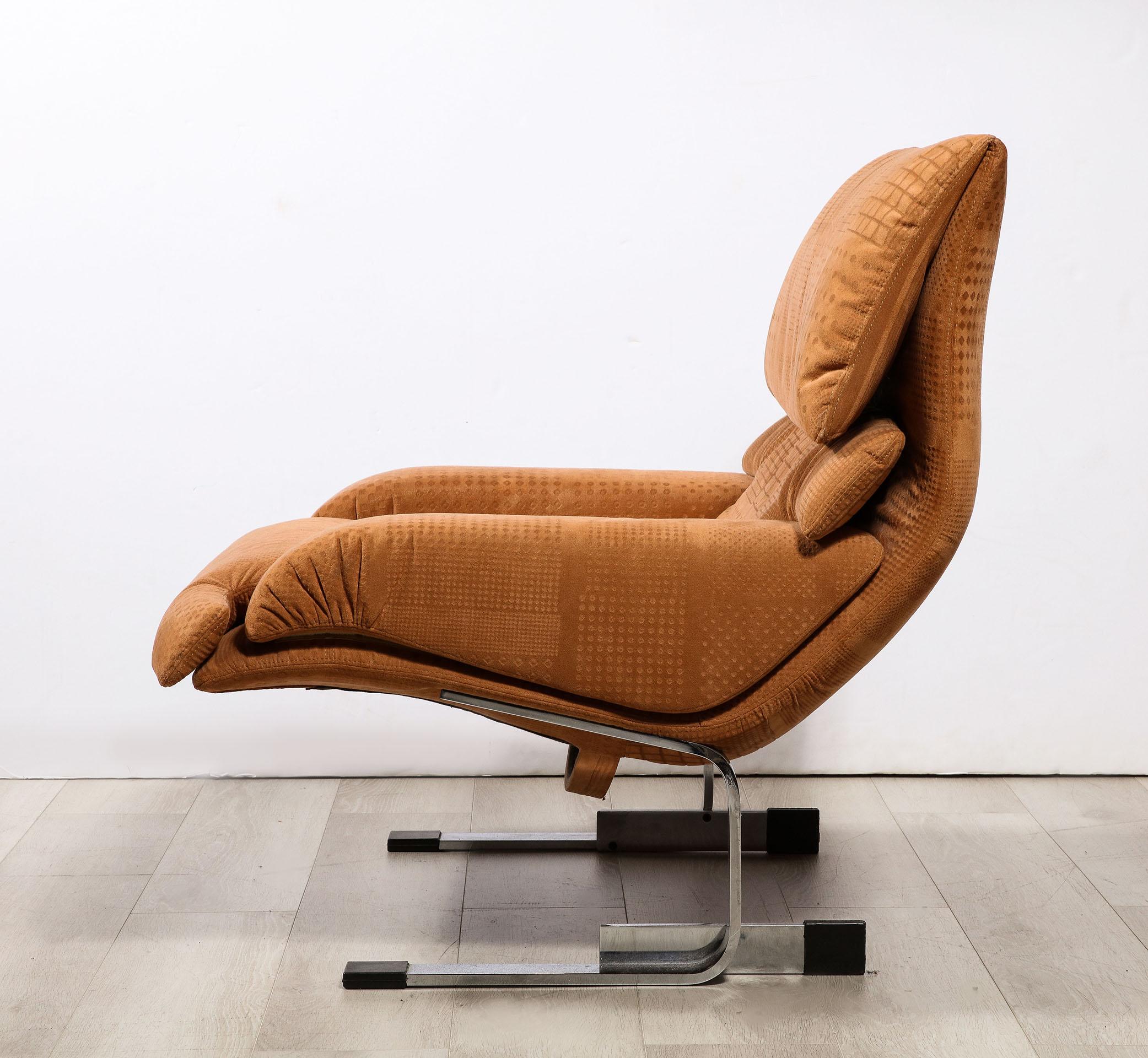 Pair of Saporiti Italia Onda Lounge Chairs 3