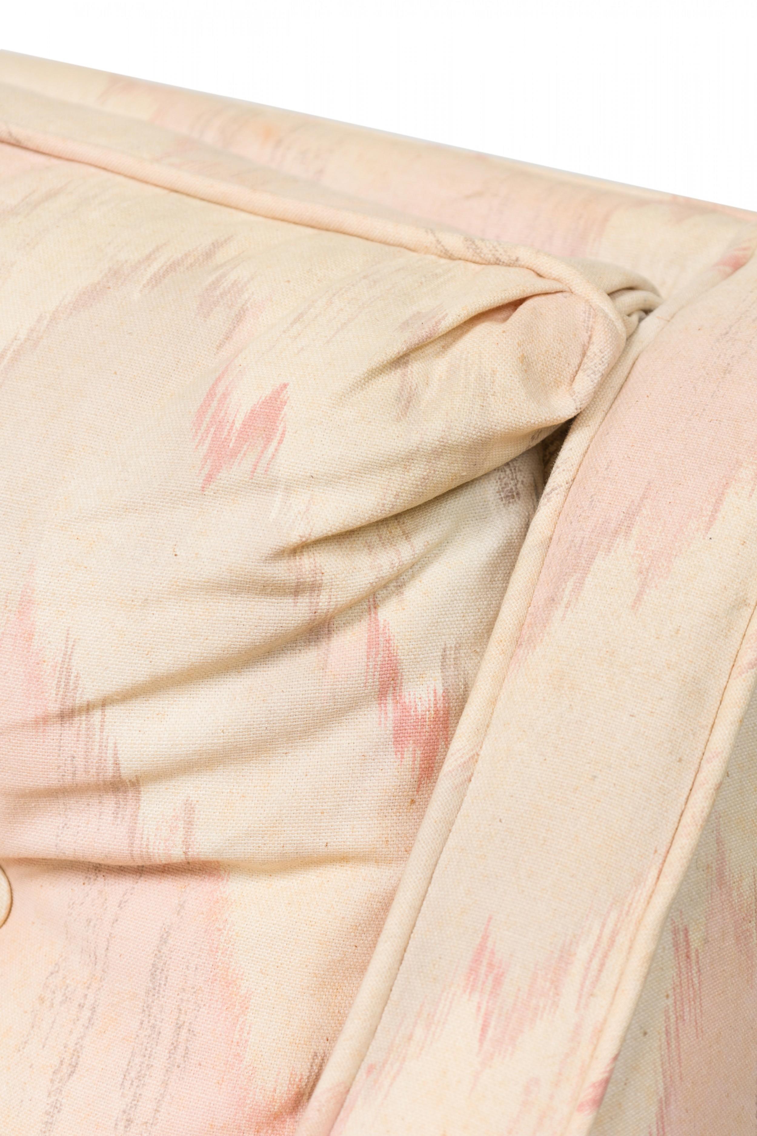 Coppia di poltrone imbottite Saporiti in metallo argentato lucido beige in vendita 2