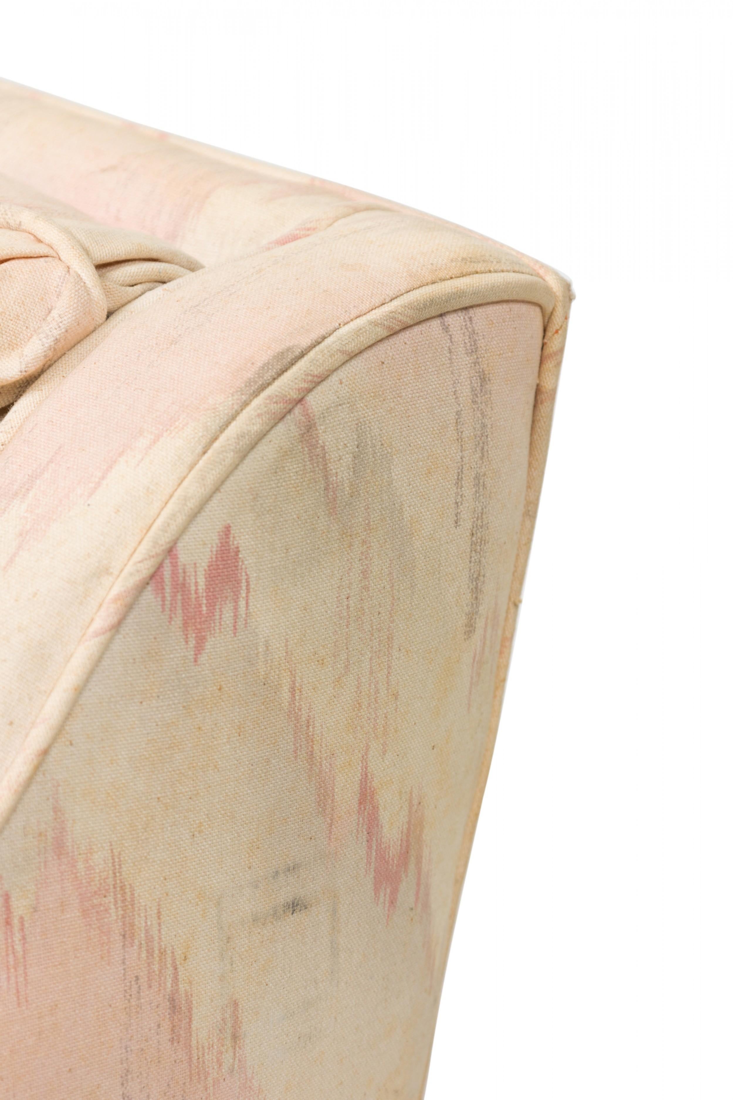 Coppia di poltrone imbottite Saporiti in metallo argentato lucido beige in vendita 3