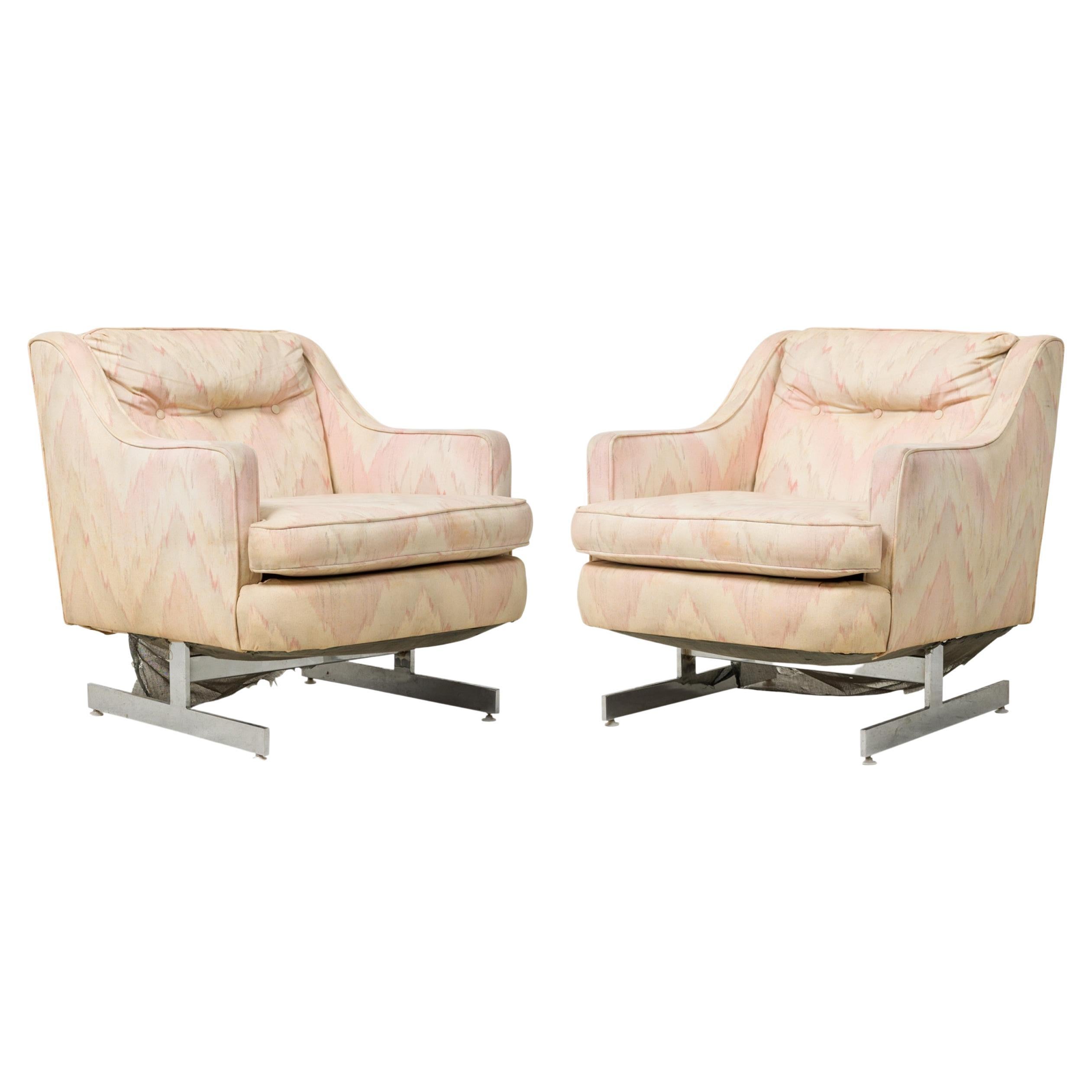 Pair of Saporiti Italian Silver Polished Metal Beige Upholstered Armchairs For Sale