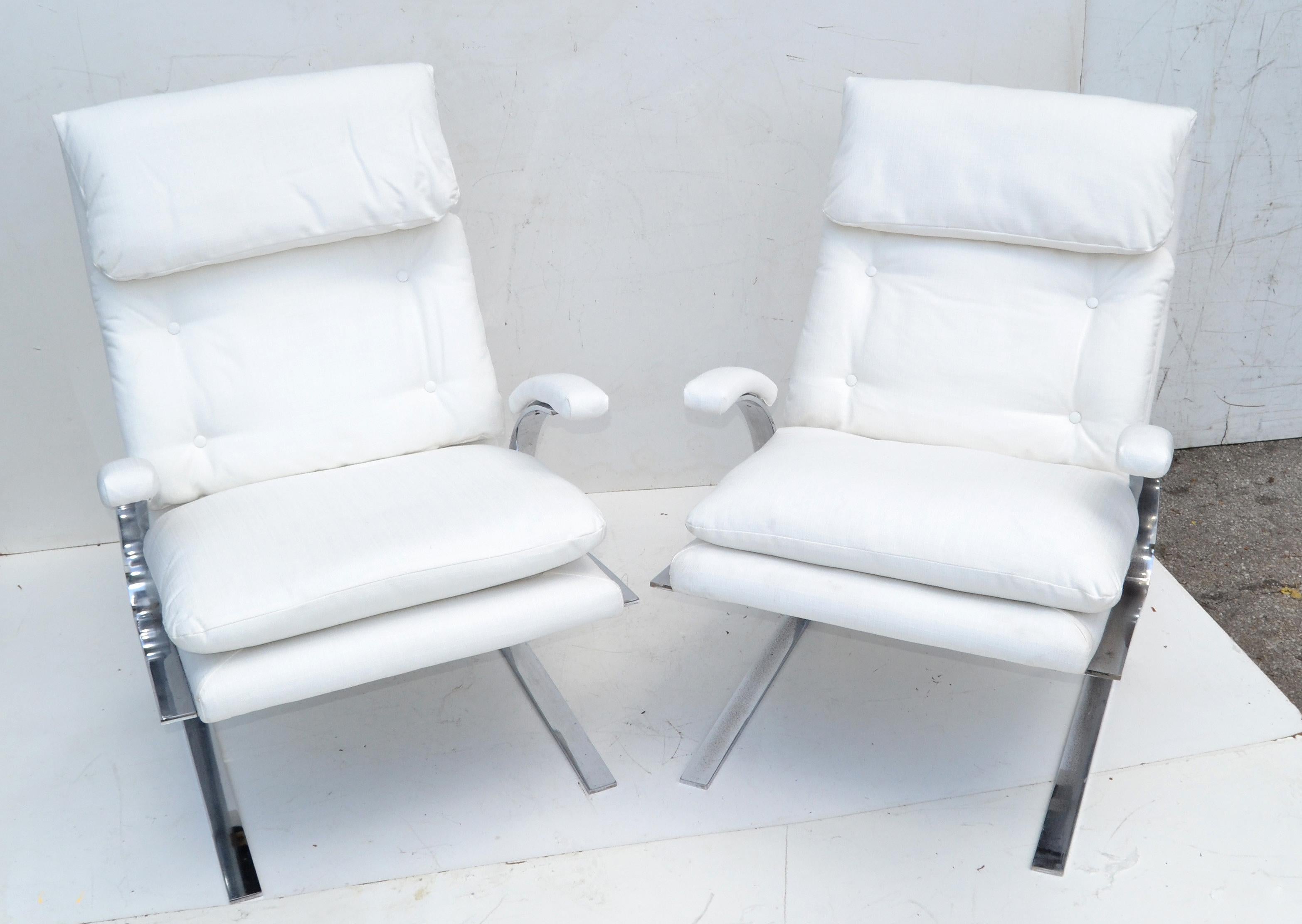 Paire de chaises longues cantilever de style Saporiti tapissées de bouclé blanc cassé, 1980 en vente 7