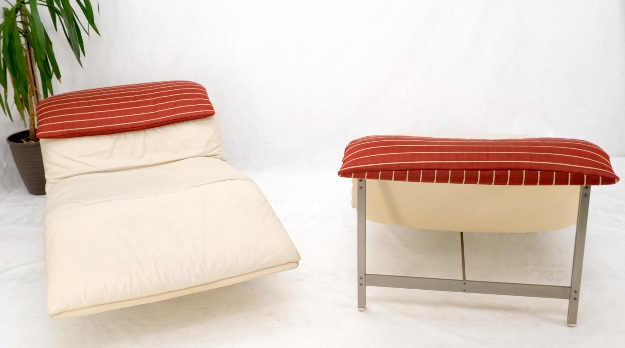 Pair of Sapority Italian Mid Century Modern Leather Chaise Lounges For Sale 7