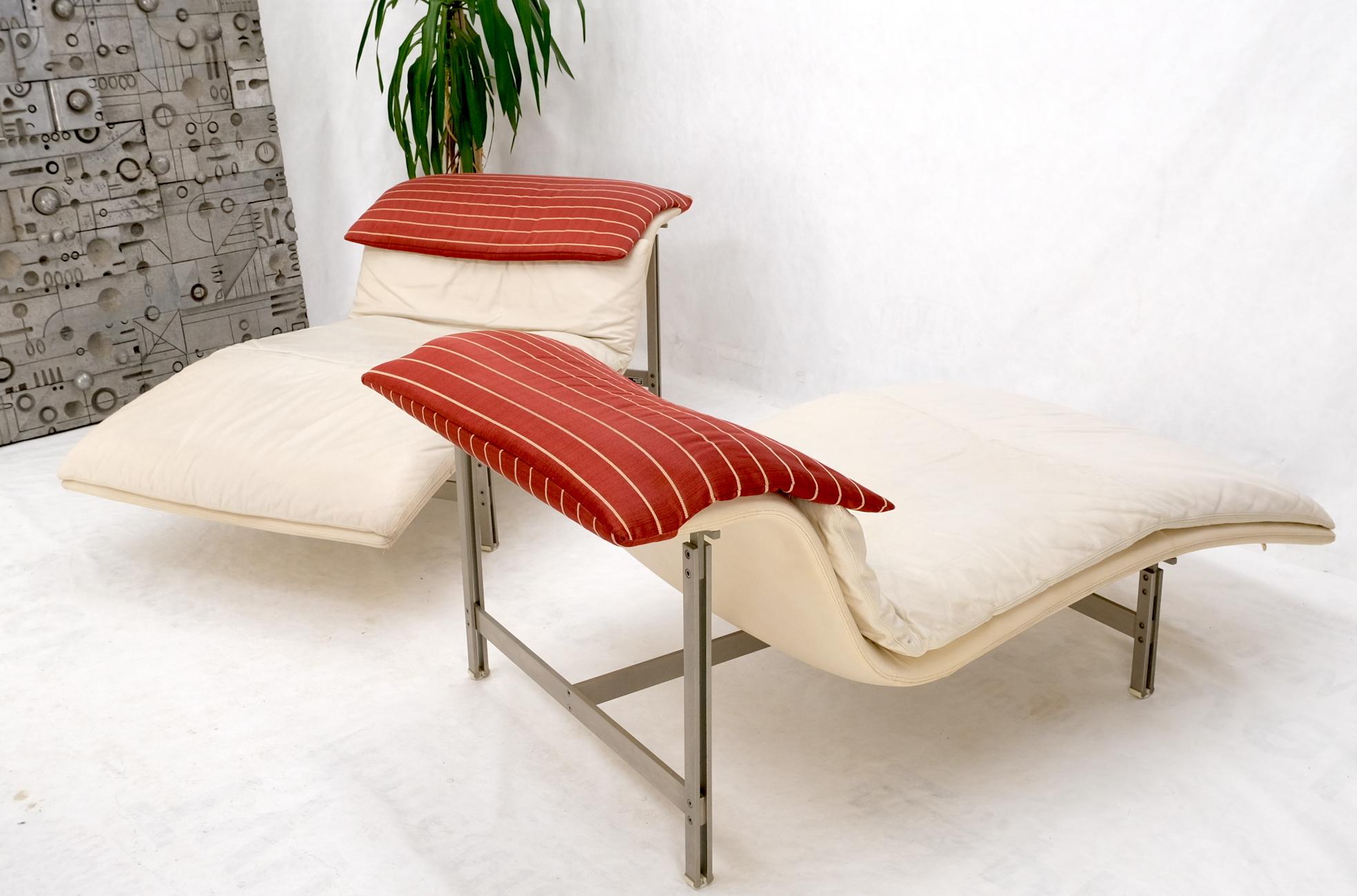 Pair of Sapority Italian Mid Century Modern Leather Chaise Lounges For Sale 8