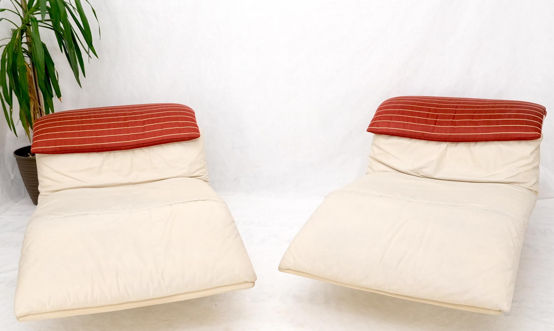 Pair of Sapority Italian Mid Century Modern Leather Chaise Lounges For Sale 1