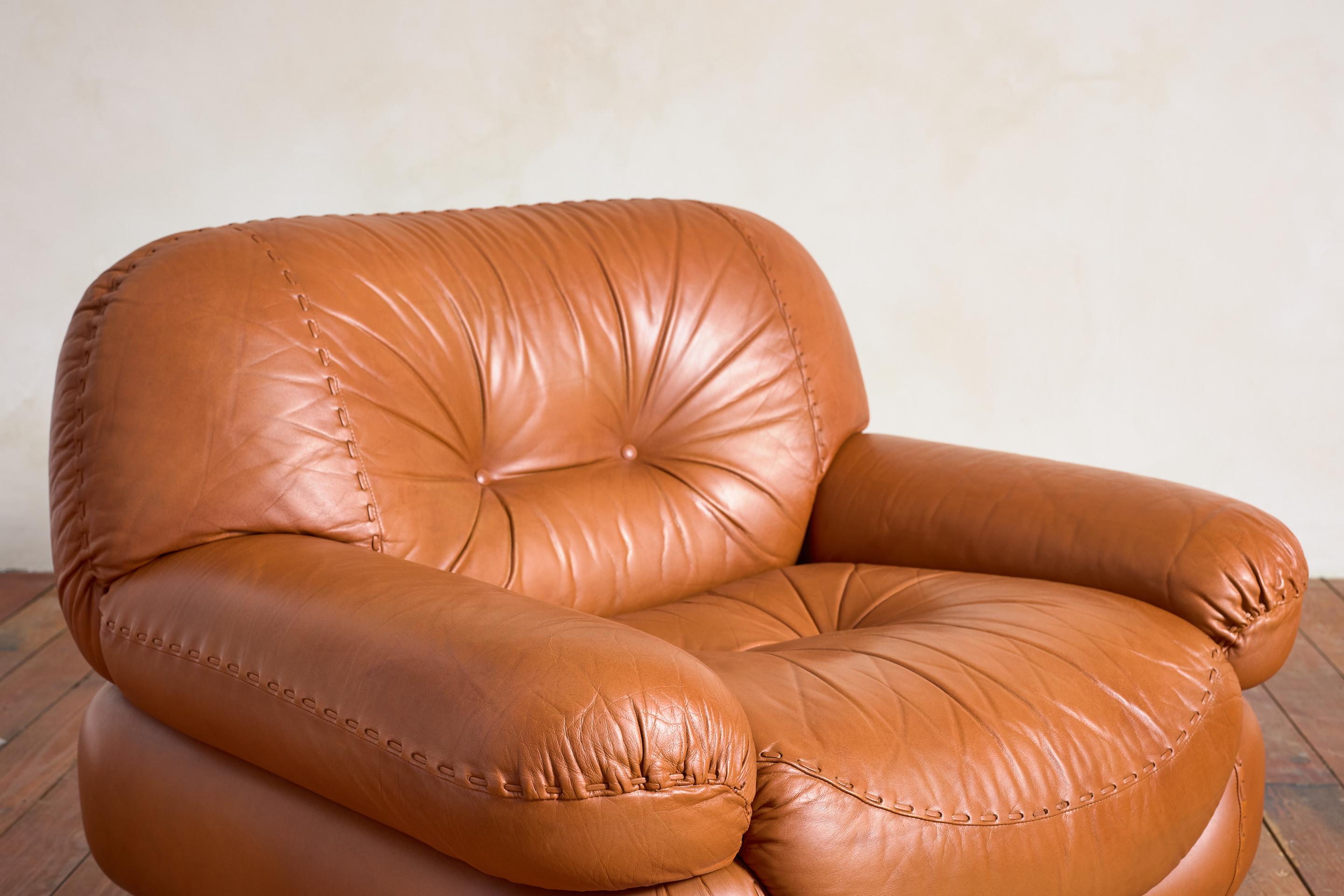 Pair of Sapporo Armchairs by Mobil Girgi For Sale 1