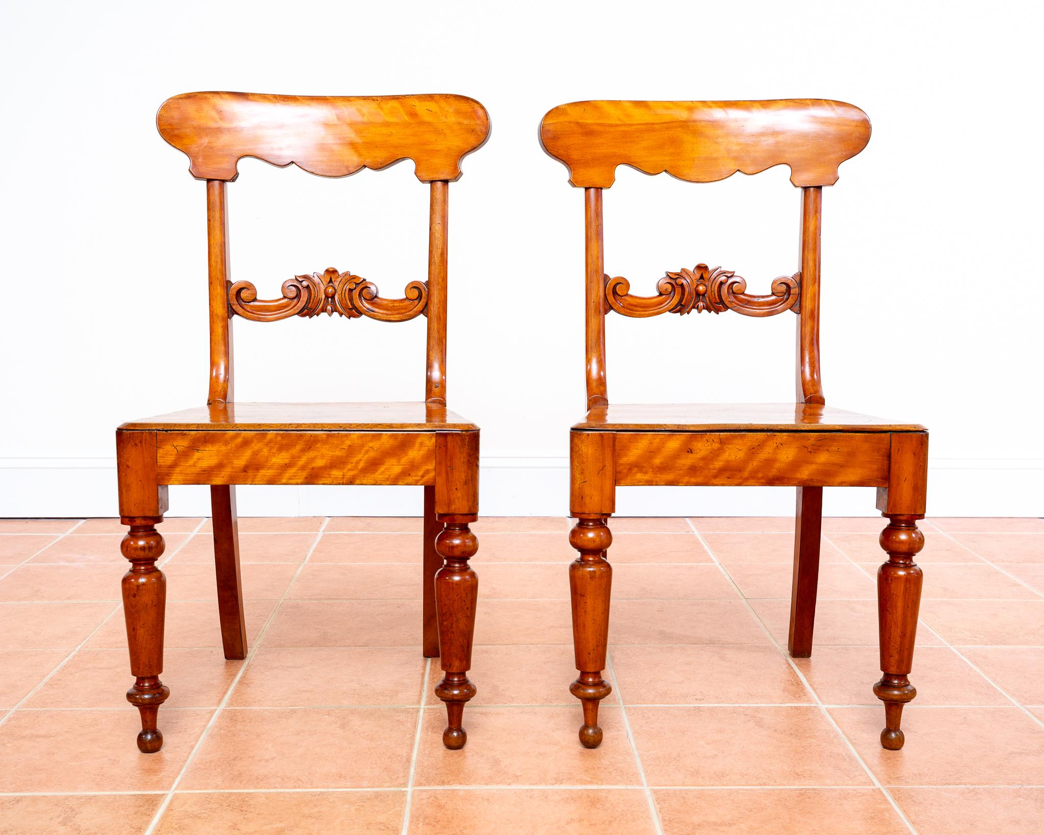 Carl-Johan Paire de chaises suédoises Biedermeier Karl Johan Gustavian Fine Antique en vente