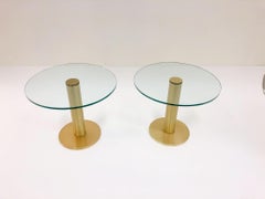 Pareja de mesas auxiliares de latón satinado y cristal by Pace Collection