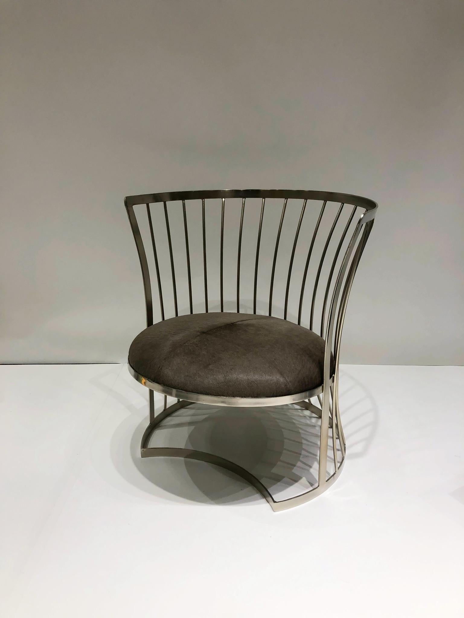 Moderne Paire de chaises longues en nickel satiné de Russell Woodard en vente