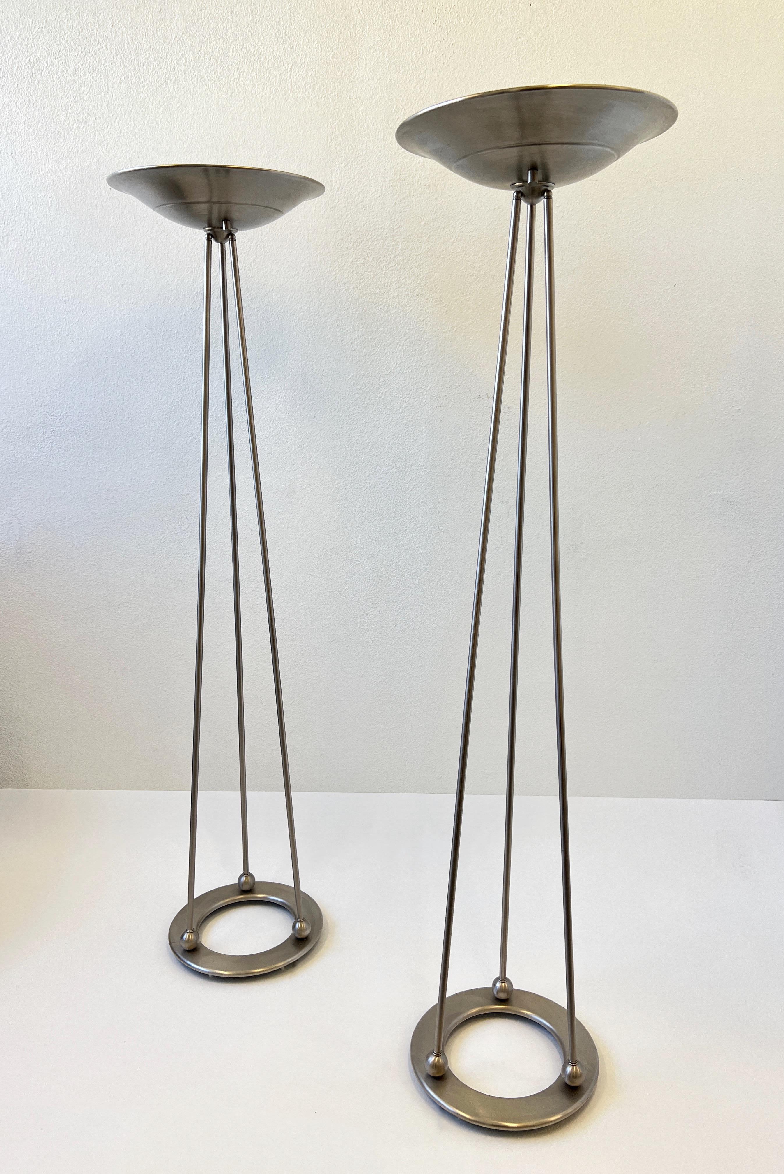 Paire de lampadaires torchères Olympiad en nickel satiné par Casella Lighting  en vente 3