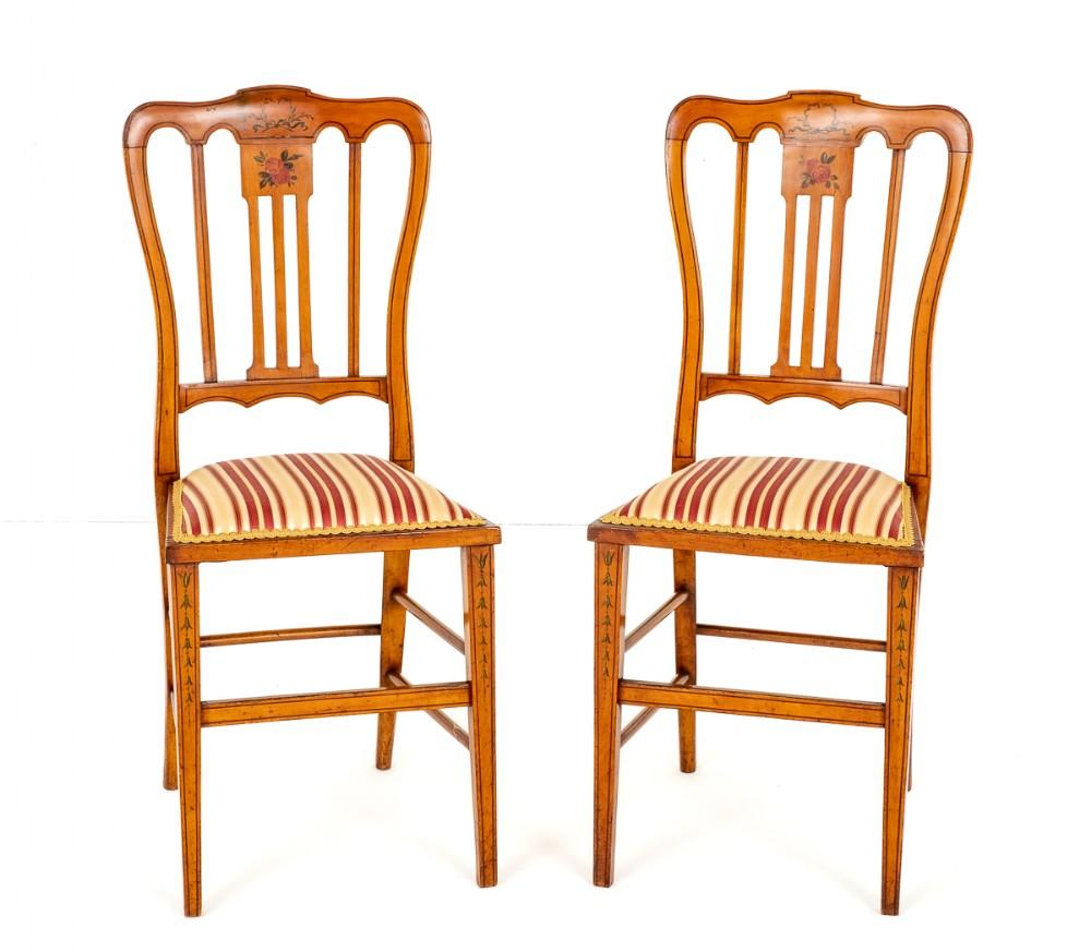 Pair Of Satinwood Bedroom Chairs Bon état - En vente à Potters Bar, GB