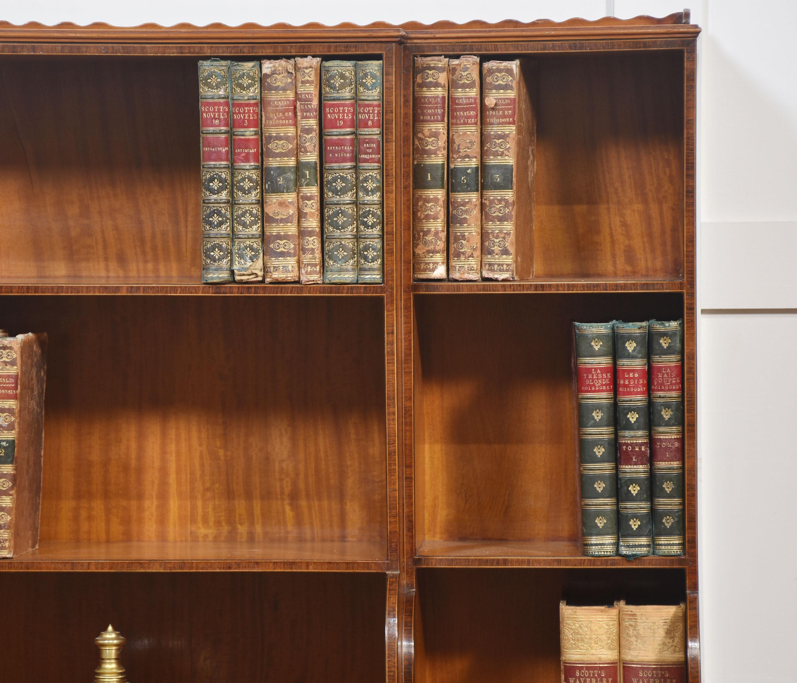 British Pair of satinwood crossbanded open breakfront waterfall bookcases For Sale