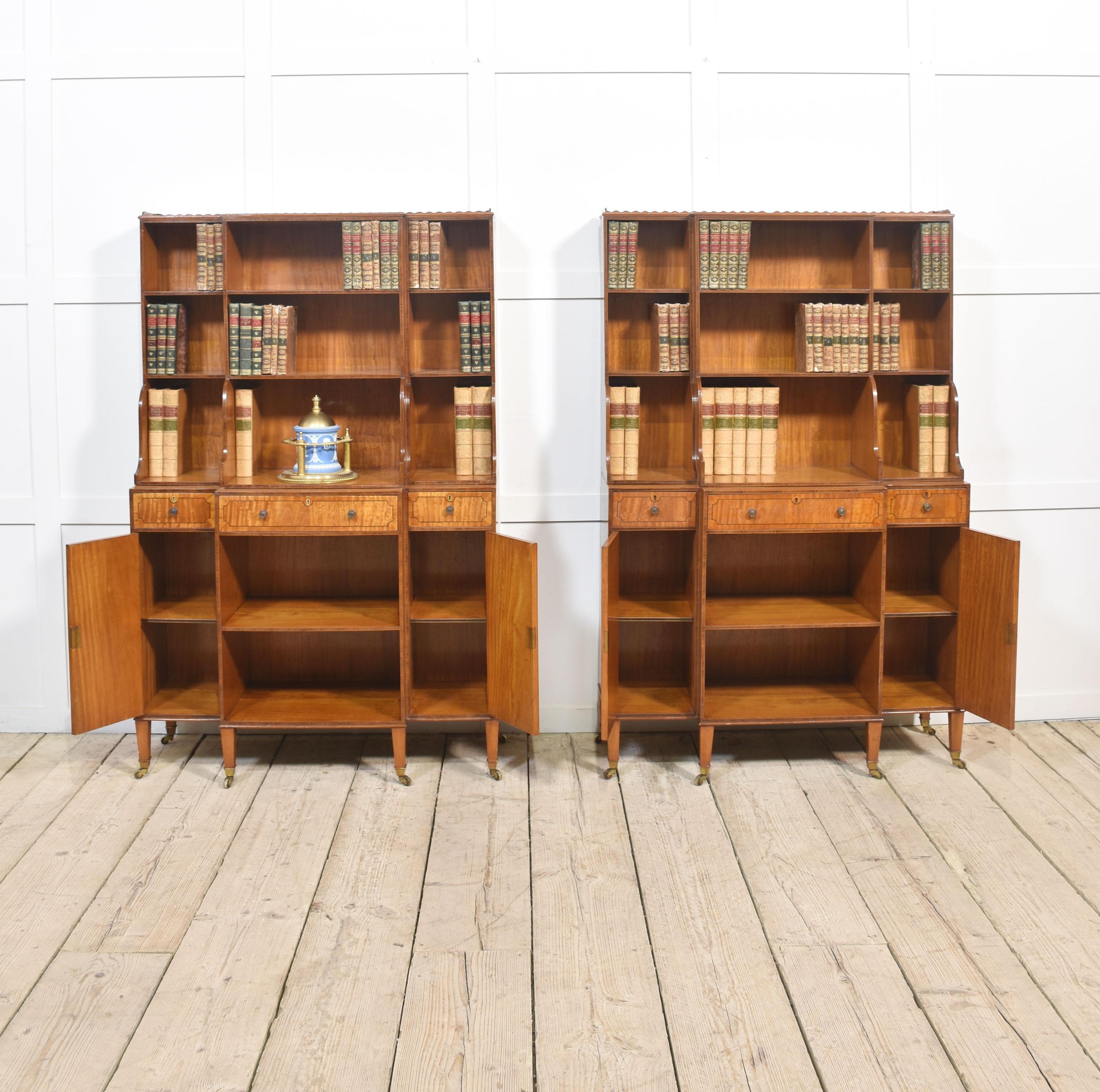 Pair of satinwood crossbanded open breakfront waterfall bookcases In Good Condition For Sale In Cheshire, GB