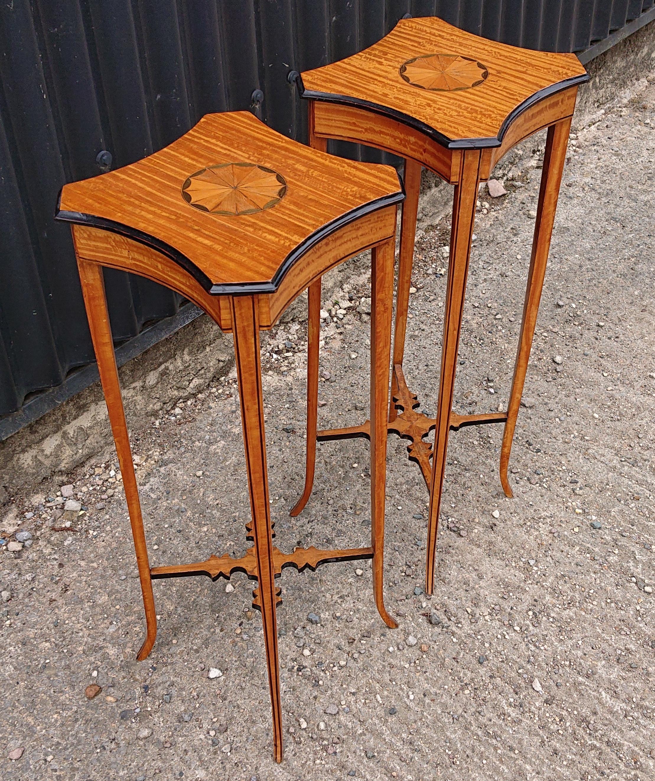 Pair of Satinwood Georgian Revival Wine Tables, circa 1900 In Fair Condition For Sale In Gloucestershire, GB