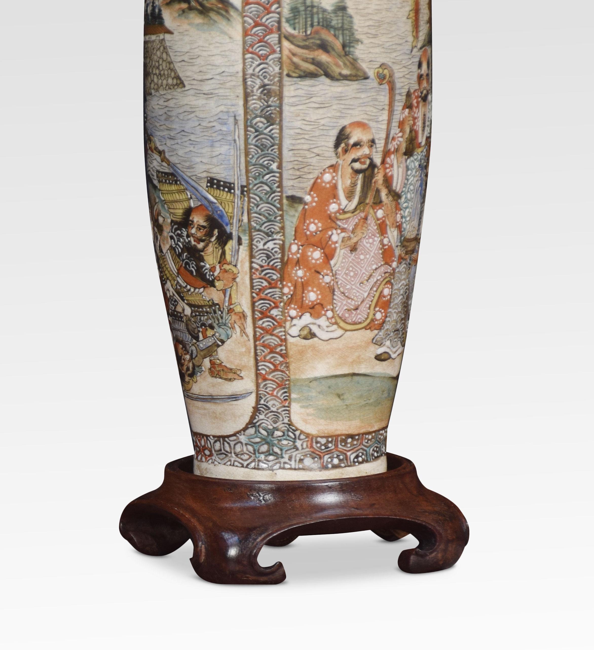 20ième siècle Paire de lampes à vase en forme de balustre de Satsuma en vente
