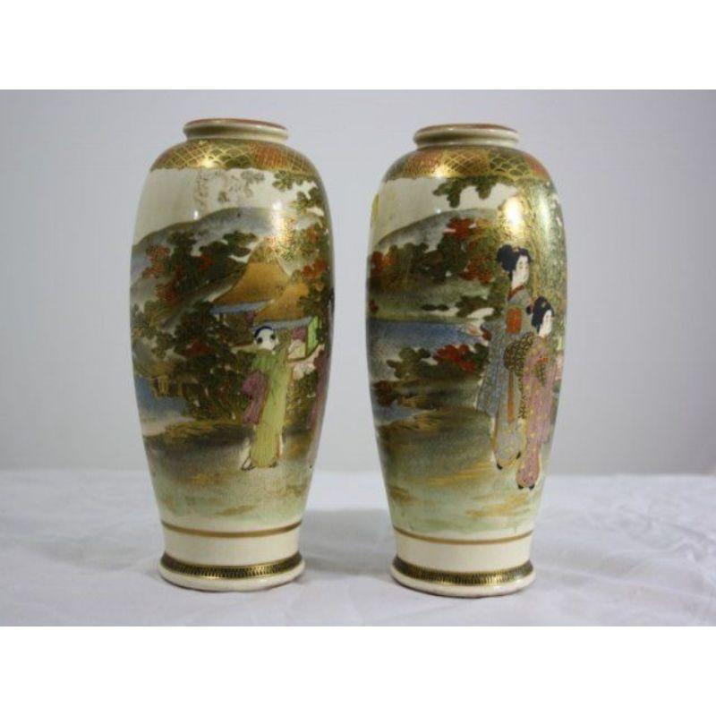 Pair of Satsuma earthenware vases from the 1880/1900 period decorated with characters. The dimensions are 16 cm high, 9 cm wide and 9 cm deep.

Additional information:
Material: Earthenware & Ceramics.