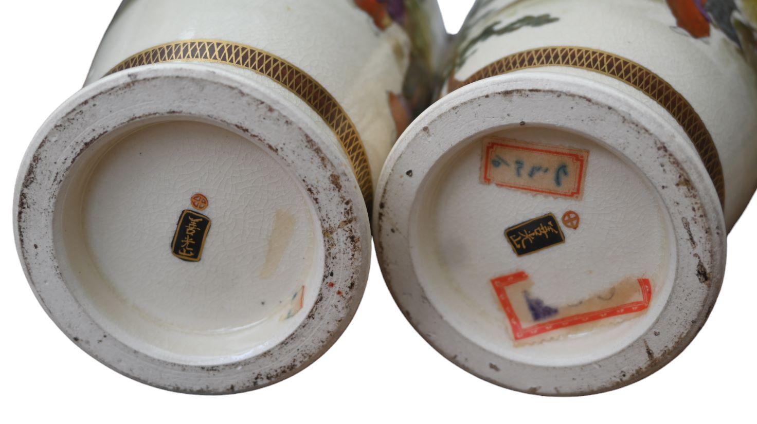 Paar Satsuma-Vasen aus Steingutvasen „zenkozan“ Japan, Meiji-Periode (Tonware) im Angebot