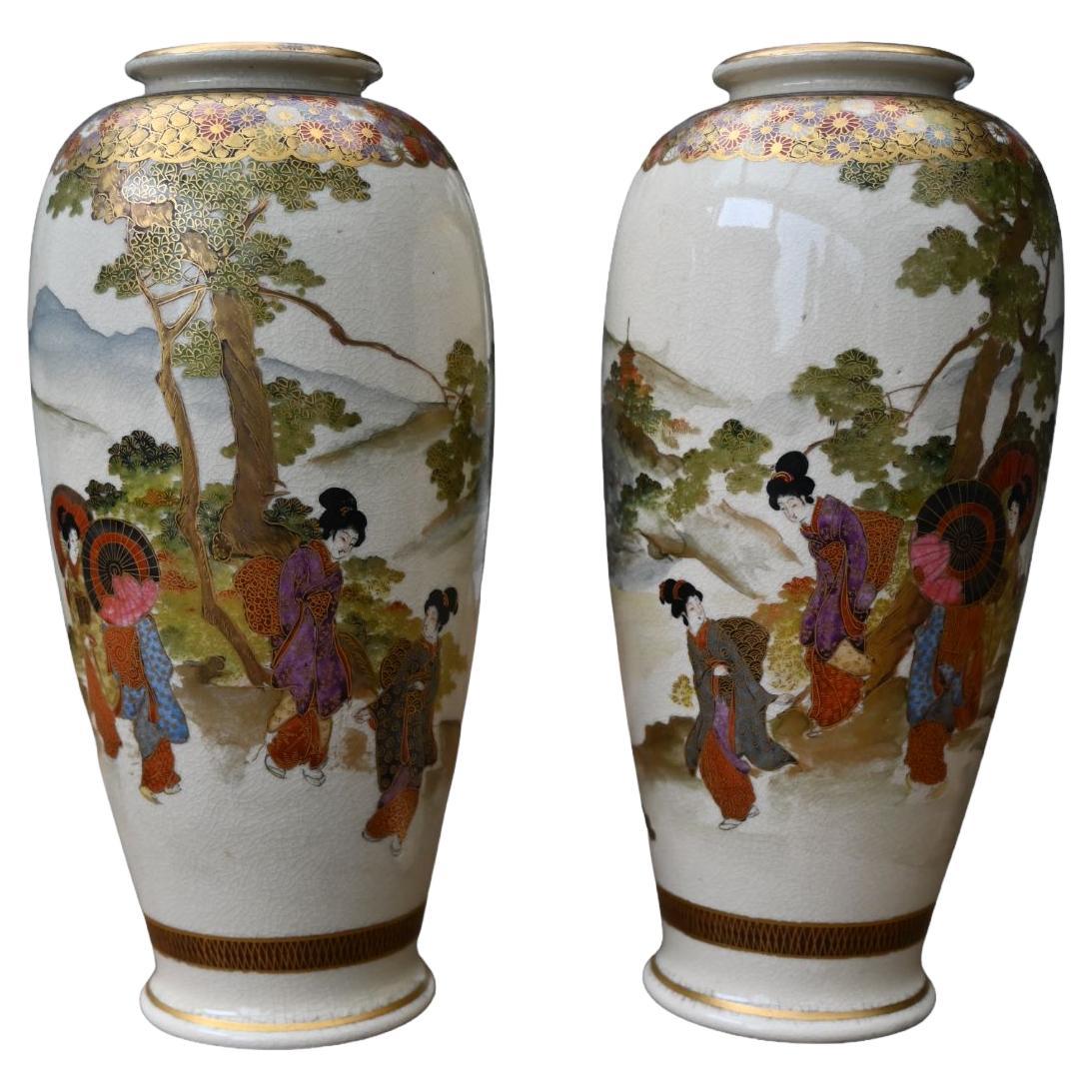 Paar Satsuma-Vasen aus Steingutvasen „zenkozan“ Japan, Meiji-Periode