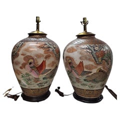 Paire de lampes de table en porcelaine de style Satsuma, peintes à la main