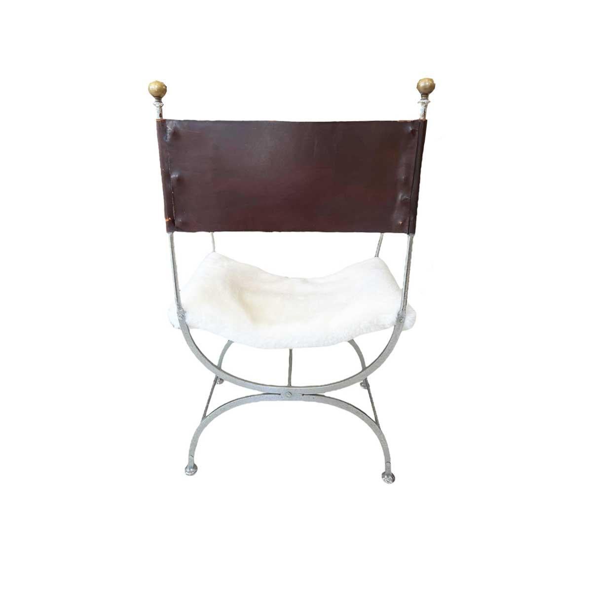 Paire de chaises Savoanrola assise en fourrure d'alpaga État moyen - En vente à New Orleans, LA