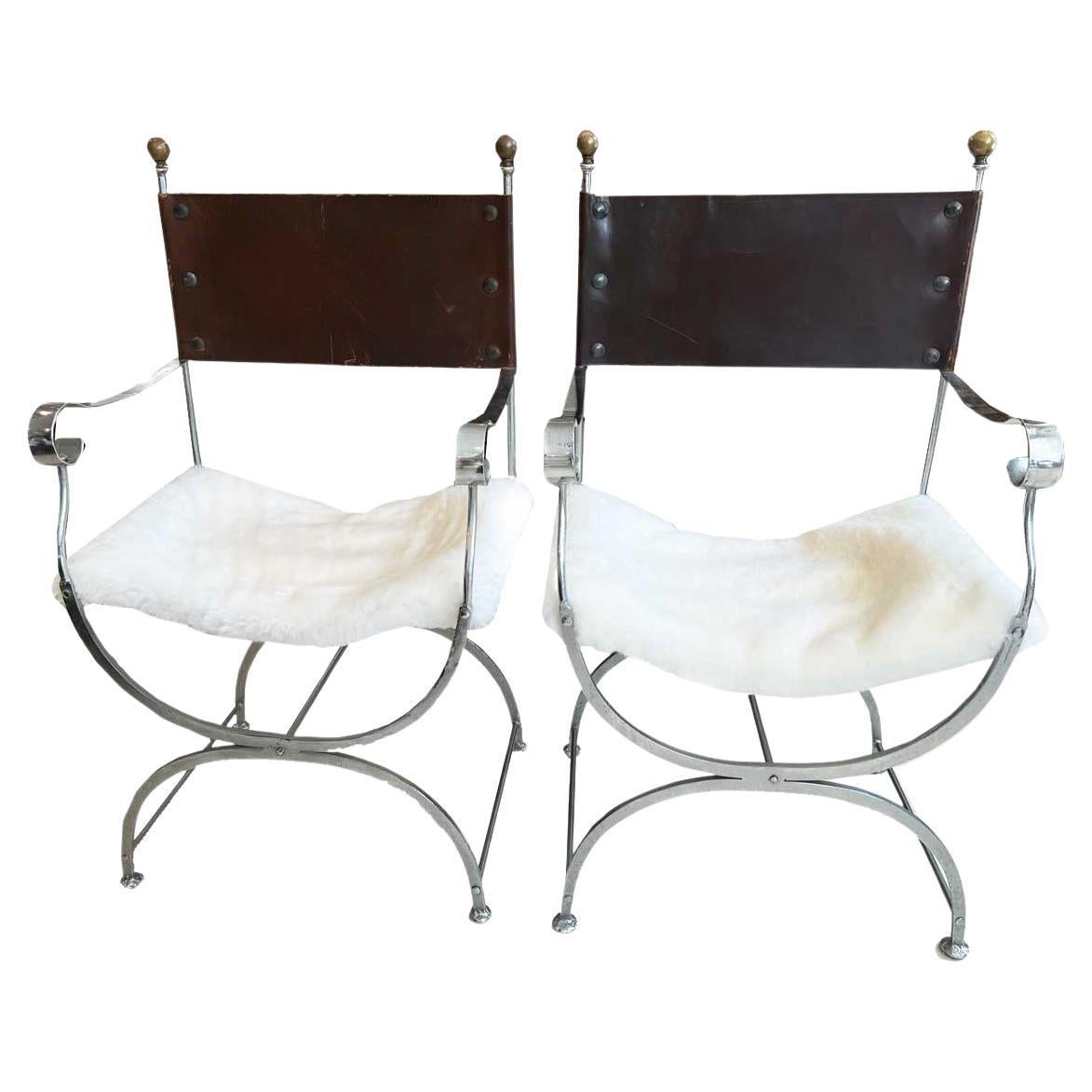 Paire de chaises Savoanrola assise en fourrure d'alpaga en vente