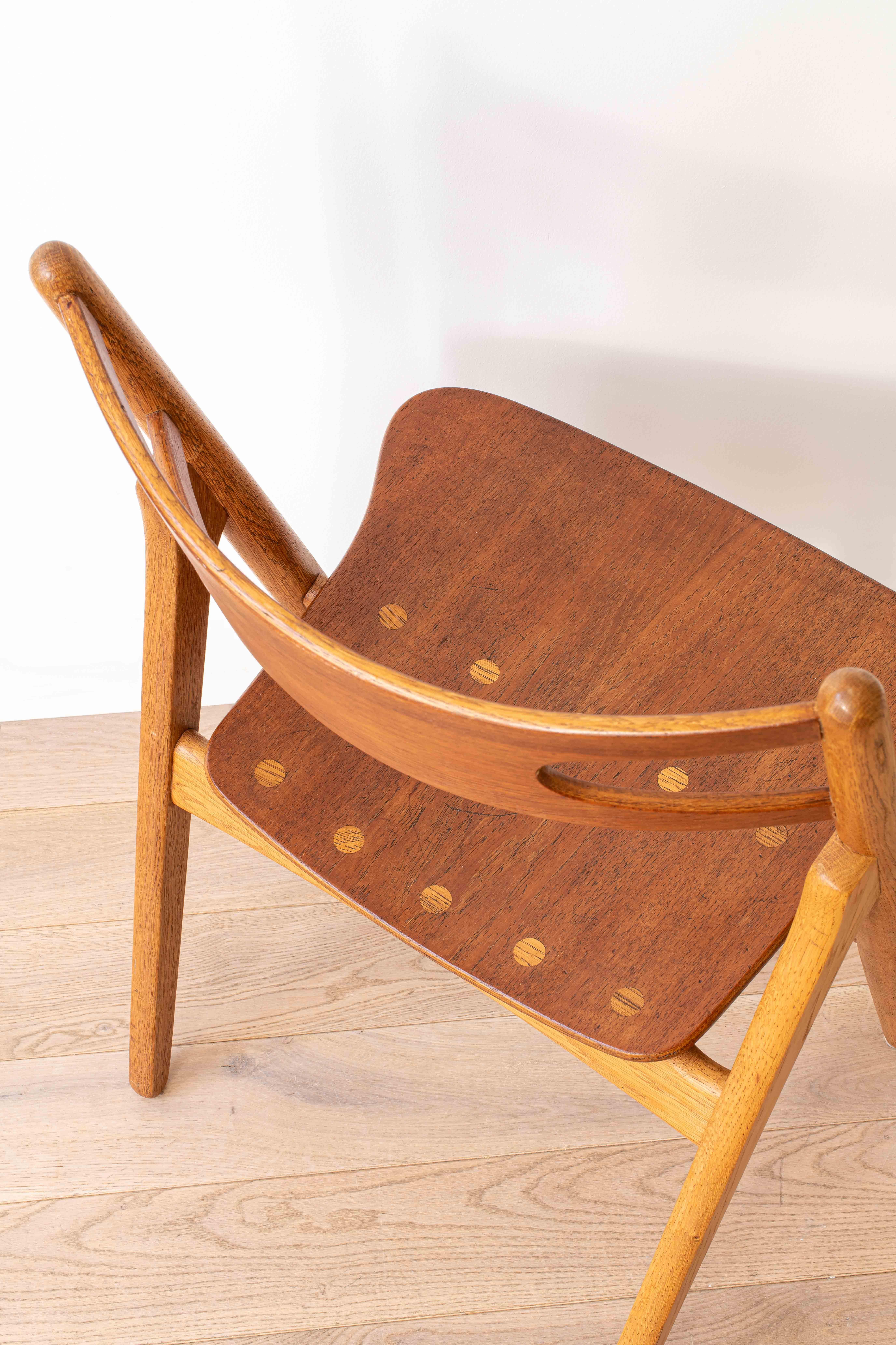 Danish pair of “Sawbuck” CH 29 chairs by Hans J. Wegner For Sale