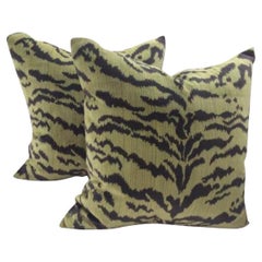 Paire de housses de coussin Scalamandre en velours vert et noir "Le Tigre