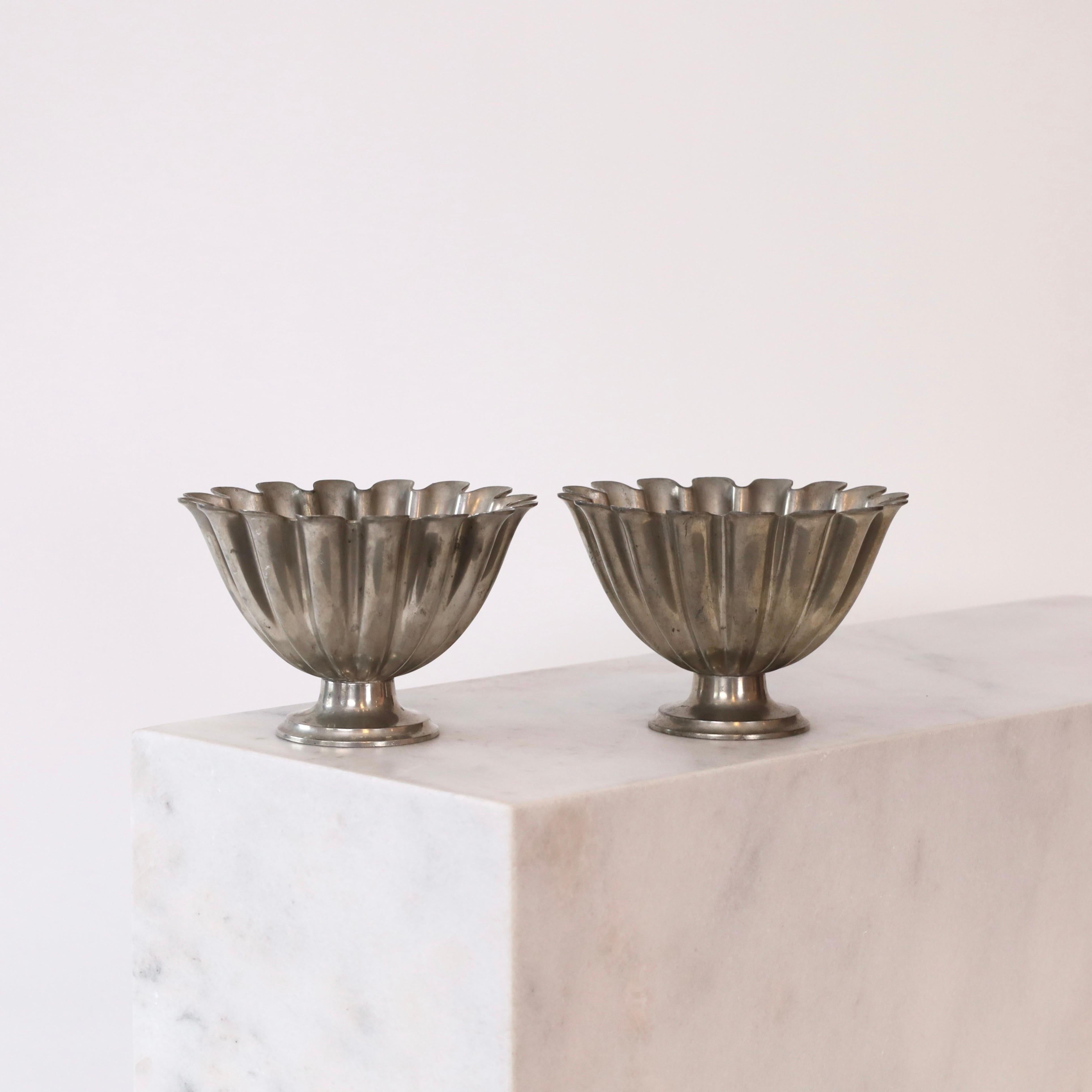Pair of Scalloped pedestal pewter bowls by Just Andersen 1920s, Denmark For Sale 4
