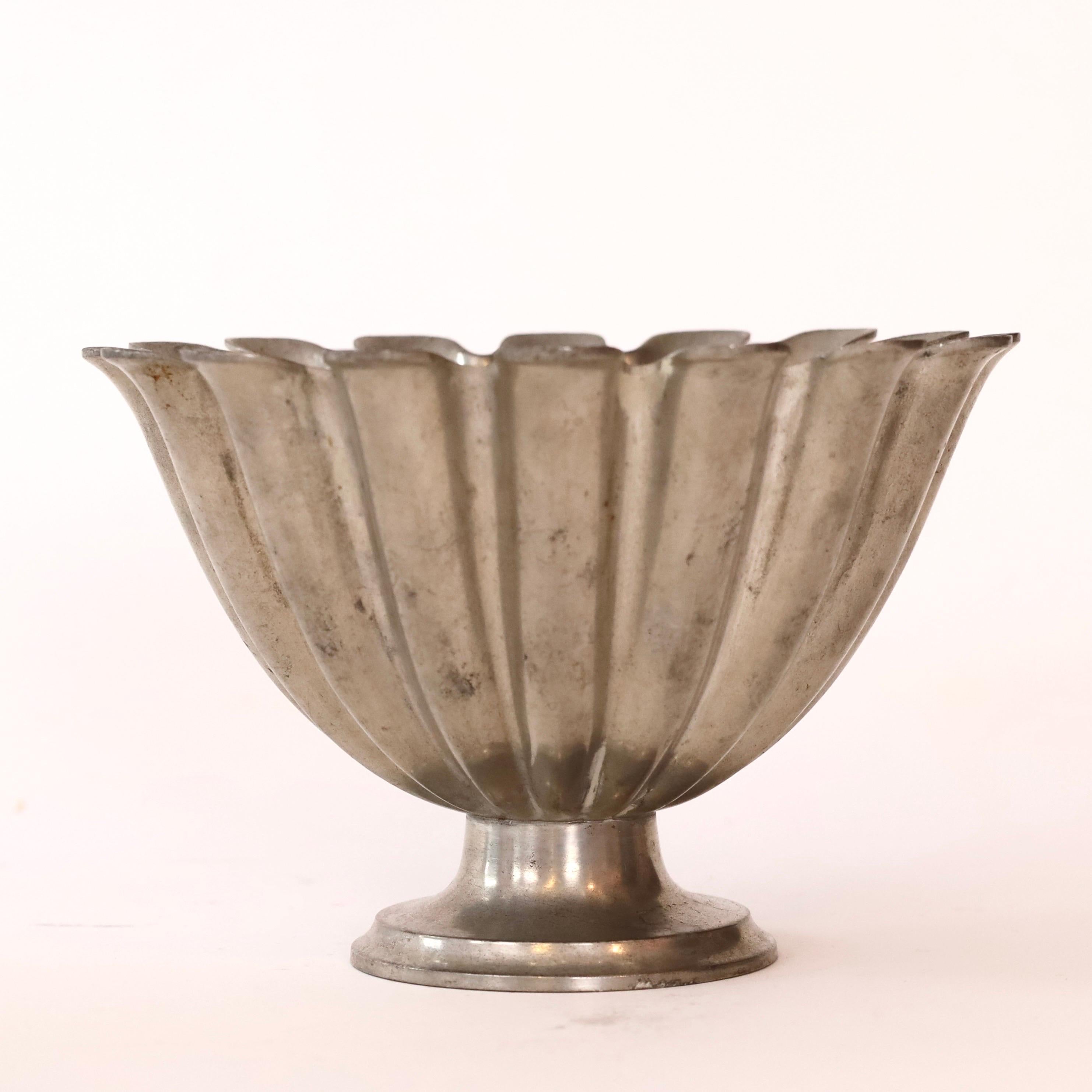Pair of Scalloped pedestal pewter bowls by Just Andersen 1920s, Denmark For Sale 1