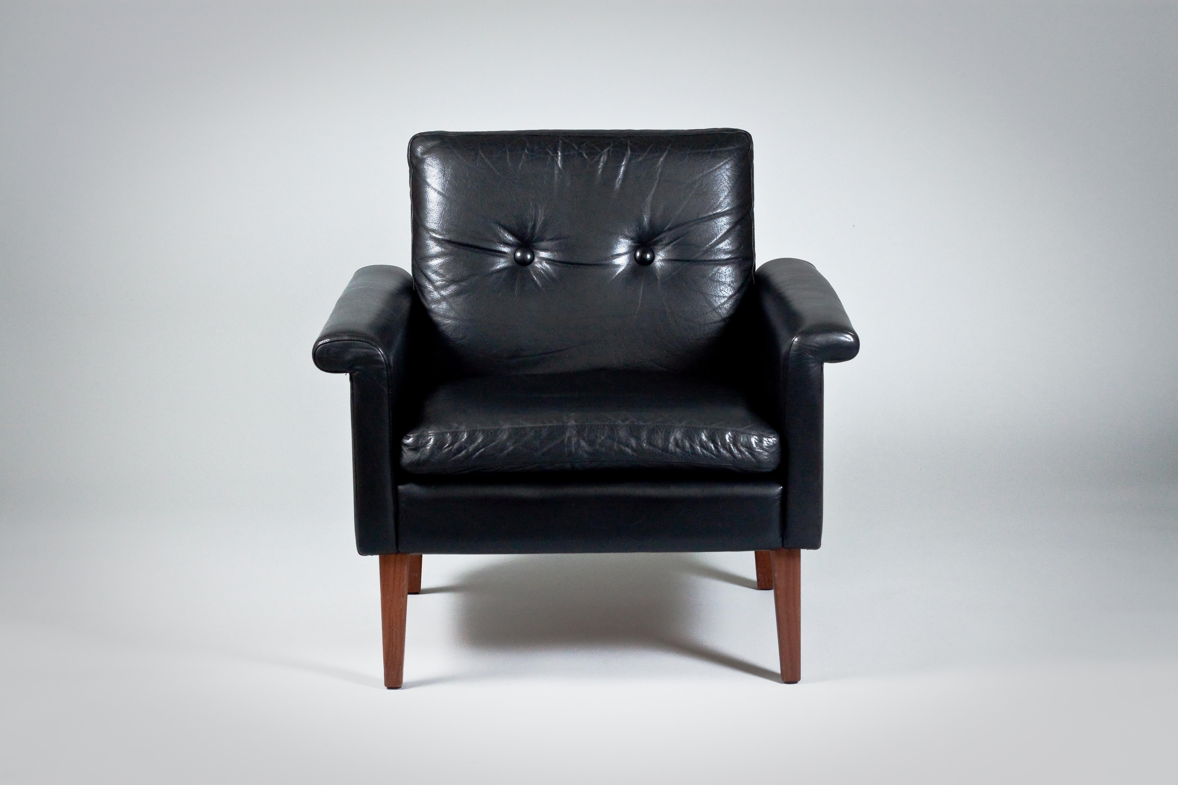 Mid-Century Modern Pair of Scandinavian 1960s Black Leather Armchairs with Teak Legs