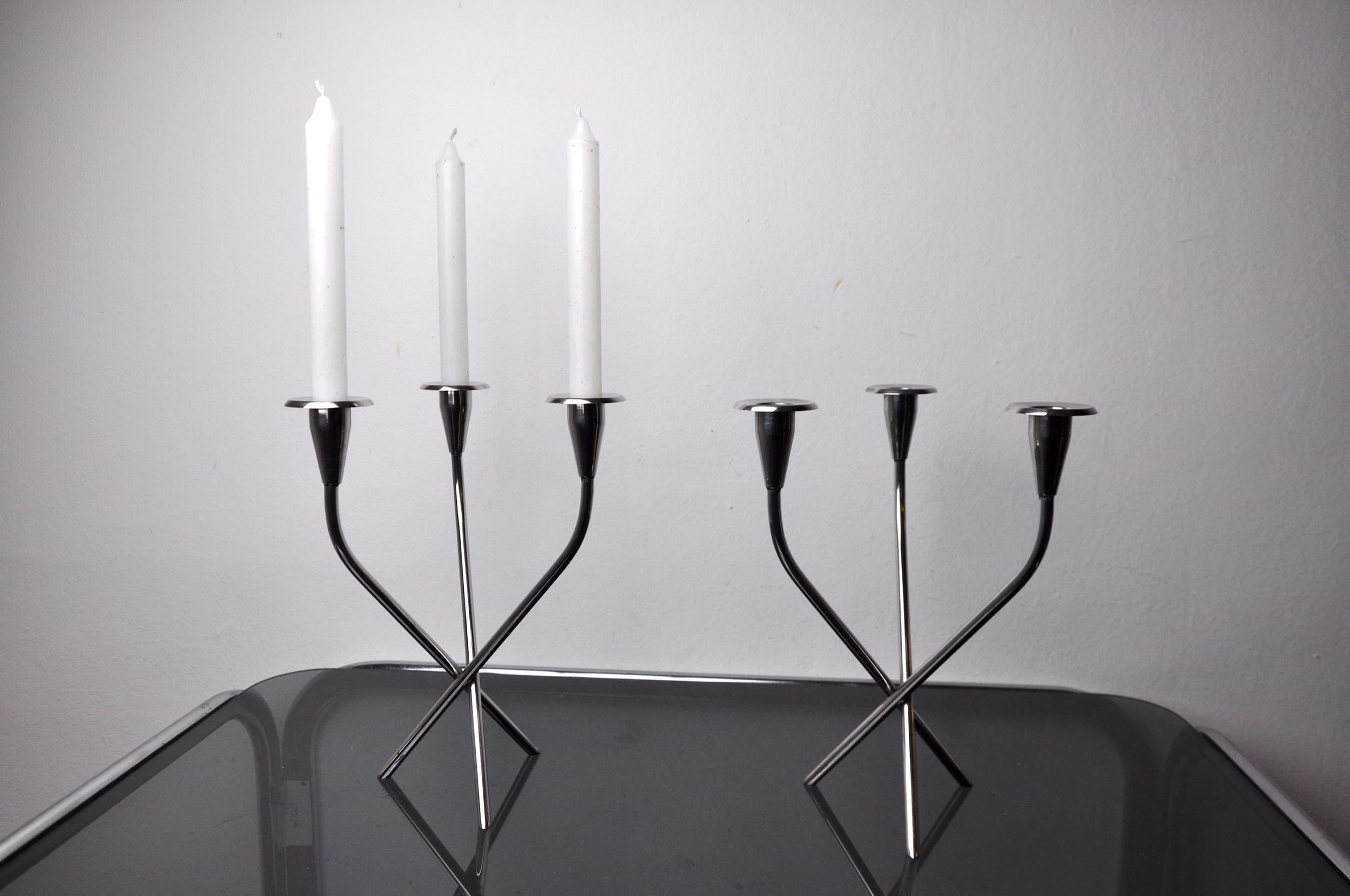 Very nice pair of scandinavian candlesticks in designated alpaca and produced in sweden in the 1970s.

Alpaca structure composed of three arms.

Superb design object that will decorate your interior perfectly.

Beautiful state of