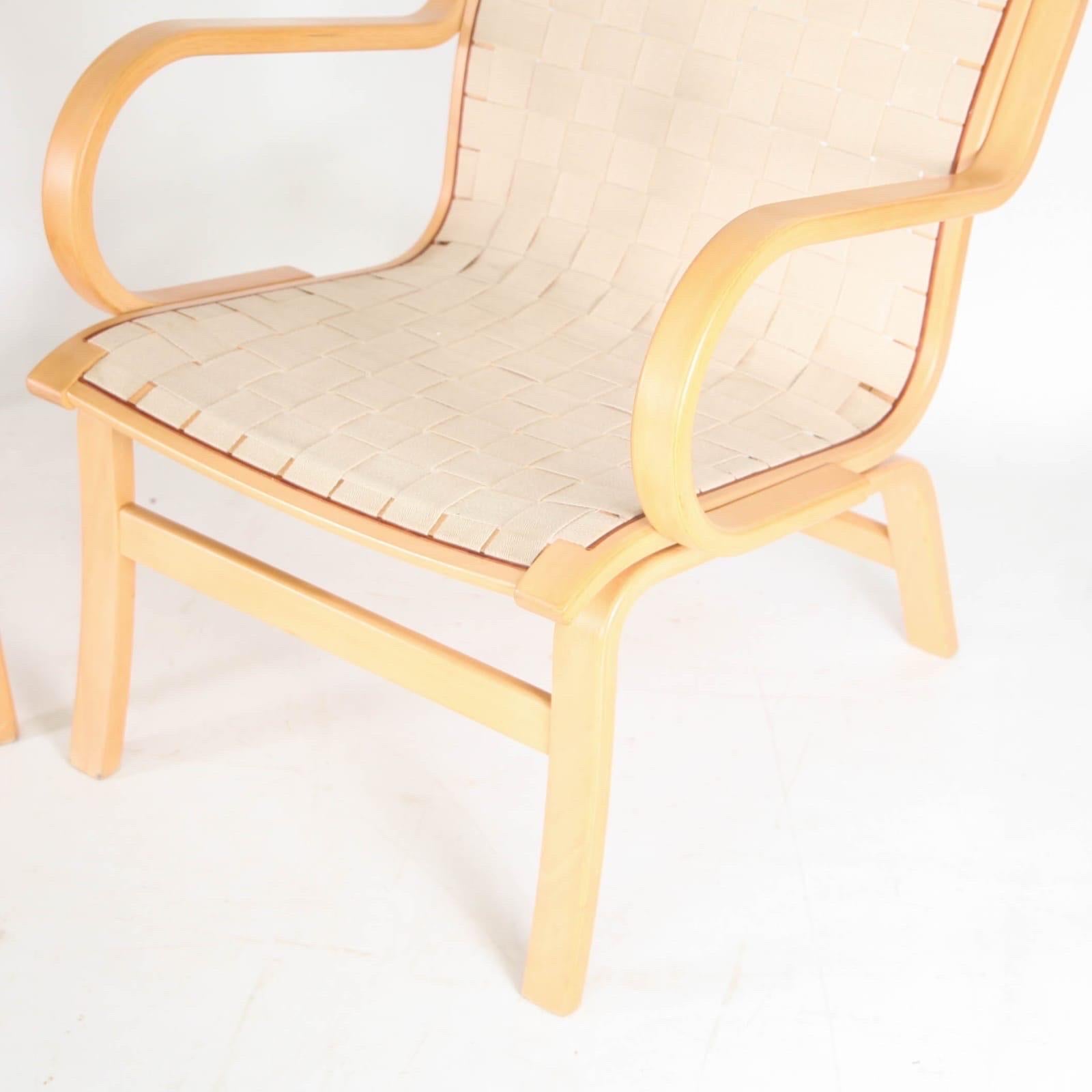 Bellissima coppia di poltrone scandinave vintage a righe in legno e tessuto.
Design senza tempo, grande comfort e condizioni. 
