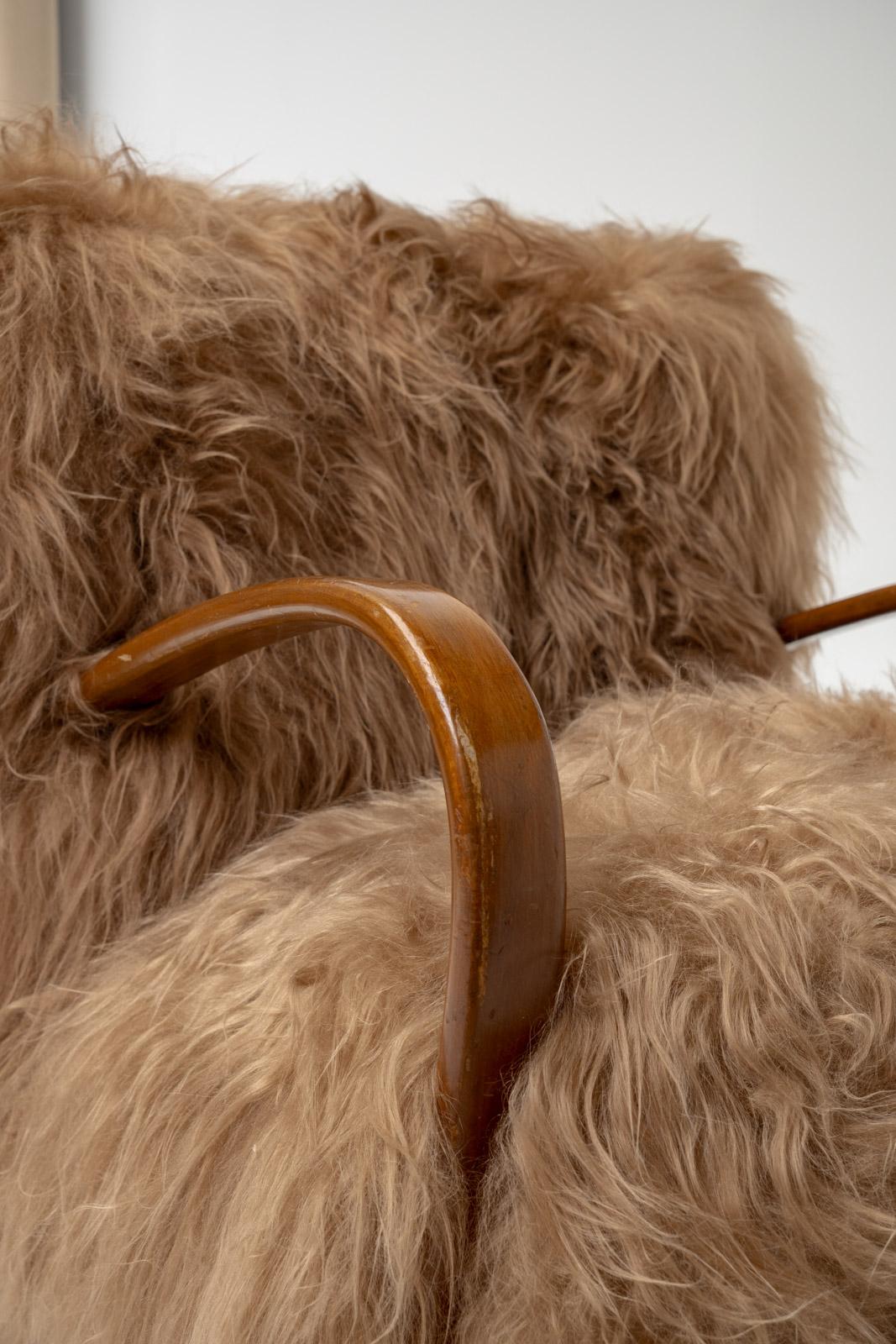 Art Déco Coppia di poltrone scandinave in pelle di pecora a pelo lungo, anni '50 in vendita