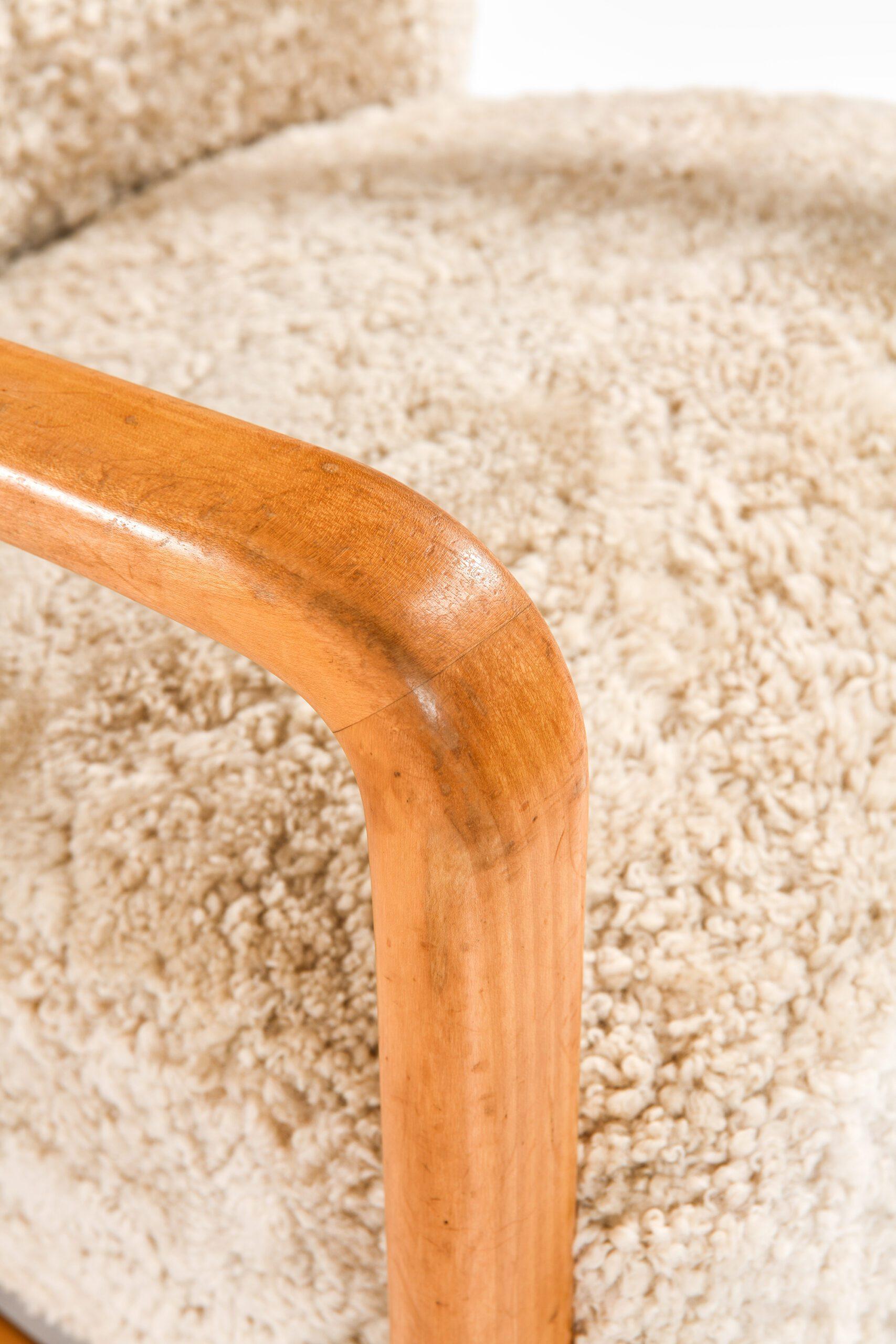 Coppia di poltrone scandinave Art Déco in betulla e pelle di pecora, anni '30 in vendita 4