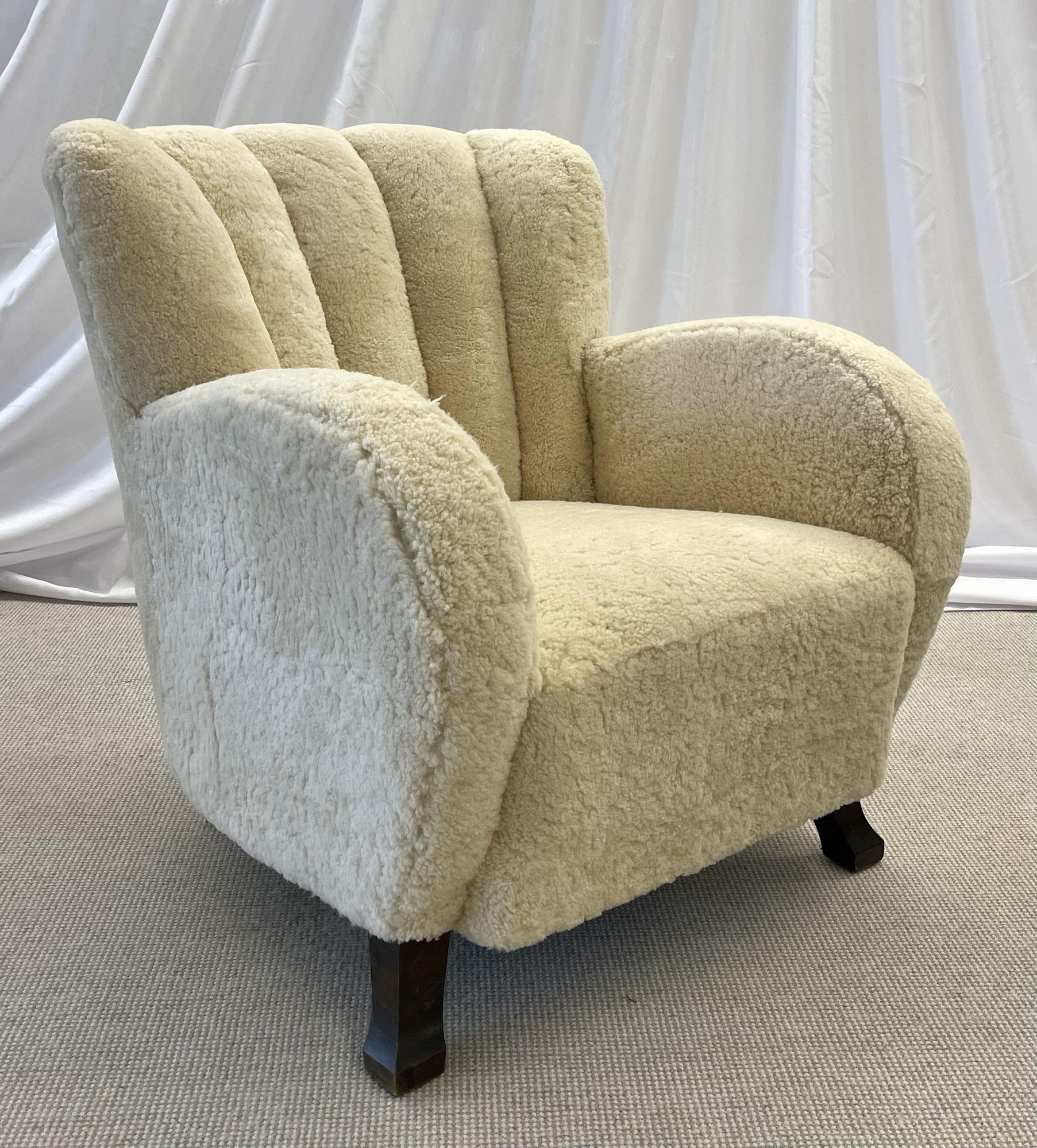 Schwedische Mid-Century-Modern-Sessel, Art-déco-Loungesessel, Schafsleder, Holz, 1930er Jahre (Schaffell und Schafleder) im Angebot