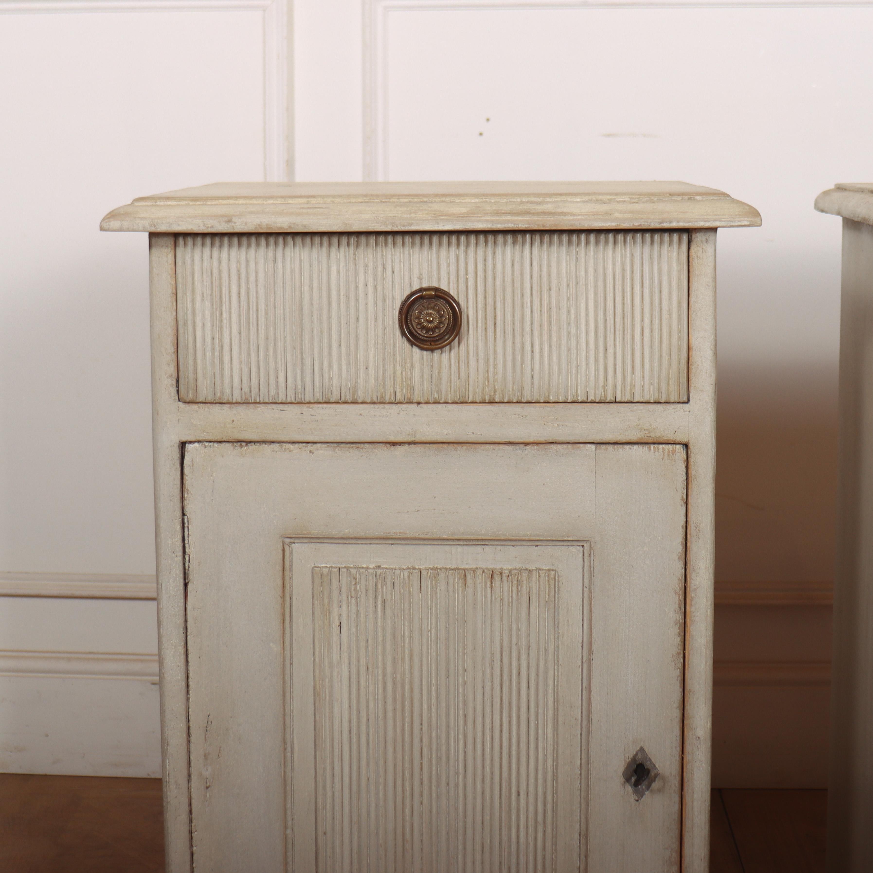 Coppia di comodini scandinavi in pino dipinto del XIX secolo. 1890. 

Riferimento interno: H

Codice: 9121

Dimensioni:
W: 18.5