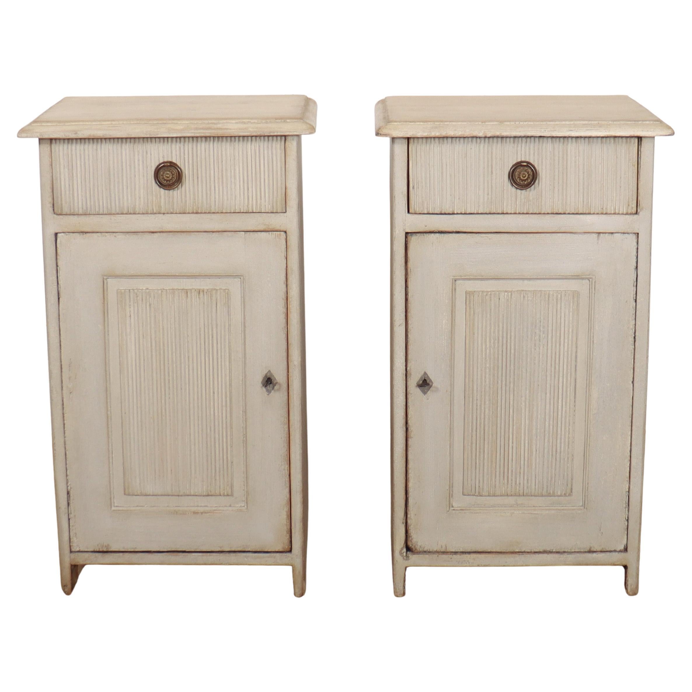 Coppia di comodini scandinavi in vendita