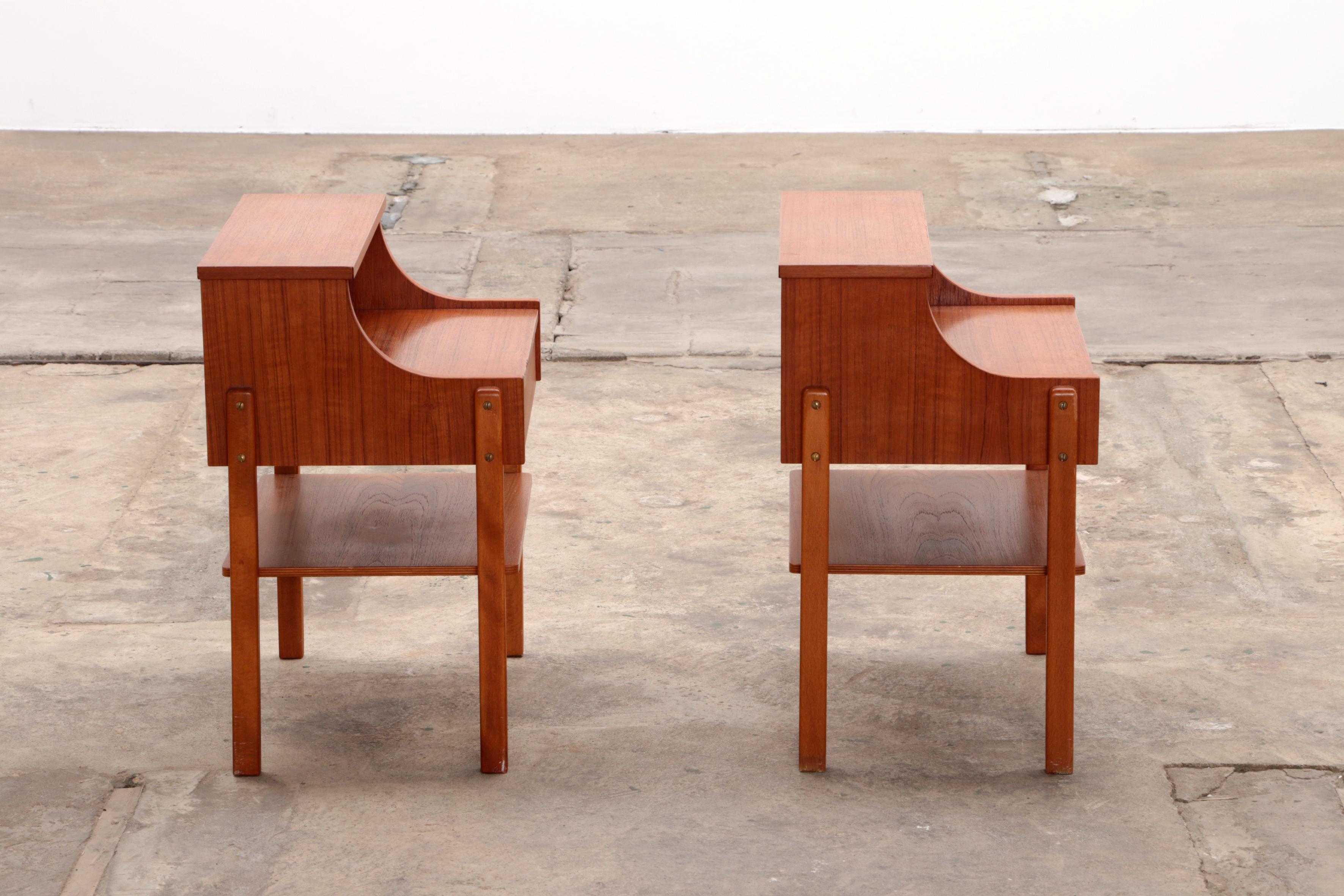 Pair of Scandinavian Bedside Tables in Teak by AB Carlstrom & Co, 1960 For Sale 4