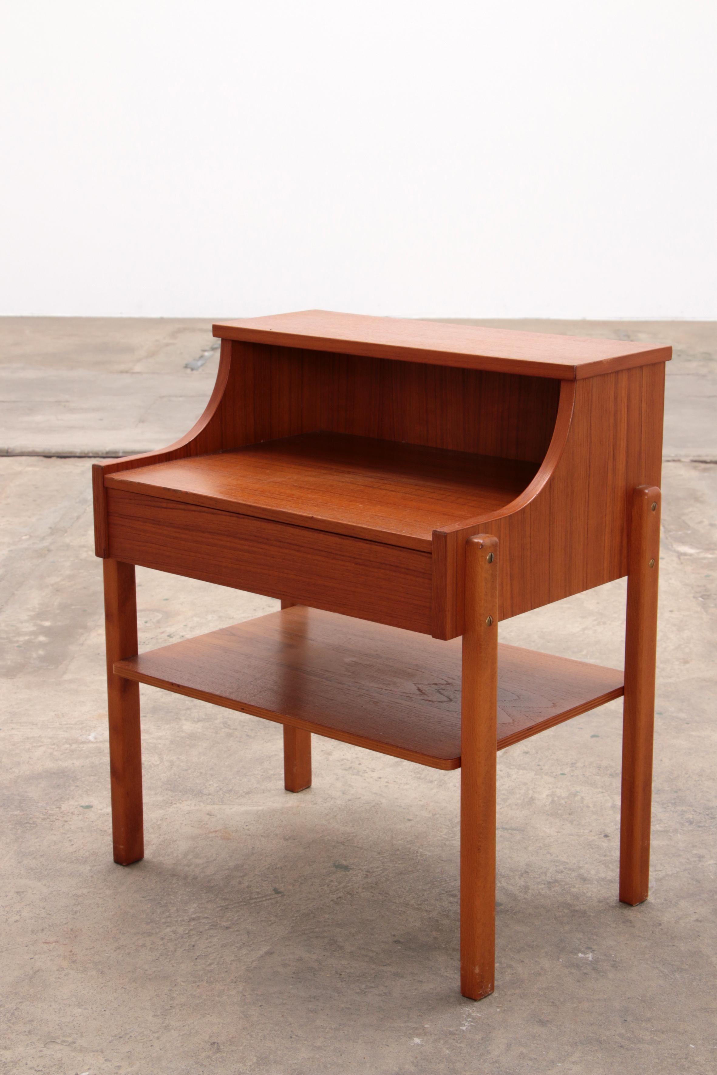 Pair of Scandinavian Bedside Tables in Teak by AB Carlstrom & Co, 1960 For Sale 6