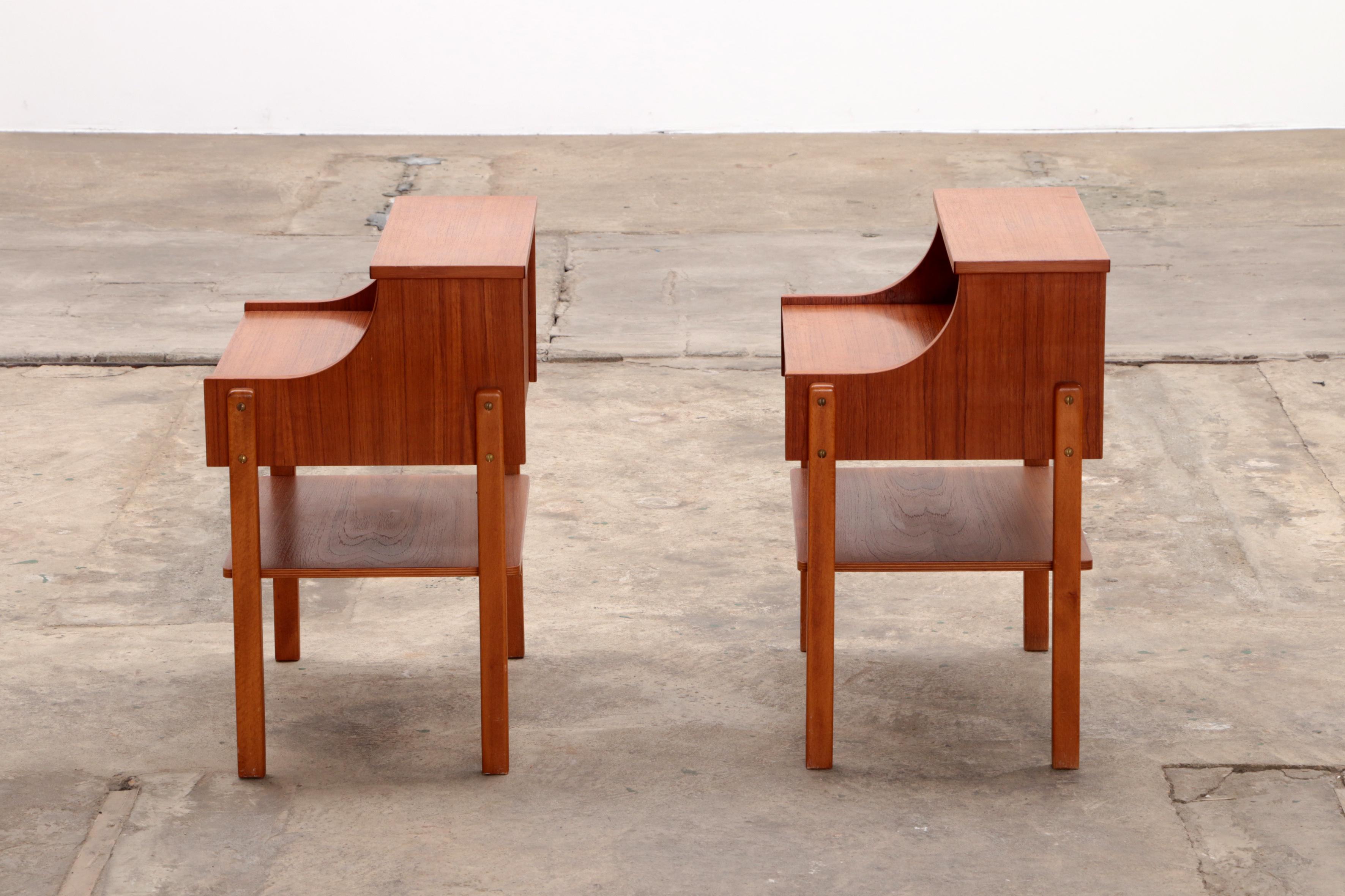 Pair of Scandinavian Bedside Tables in Teak by AB Carlstrom & Co, 1960 For Sale 2