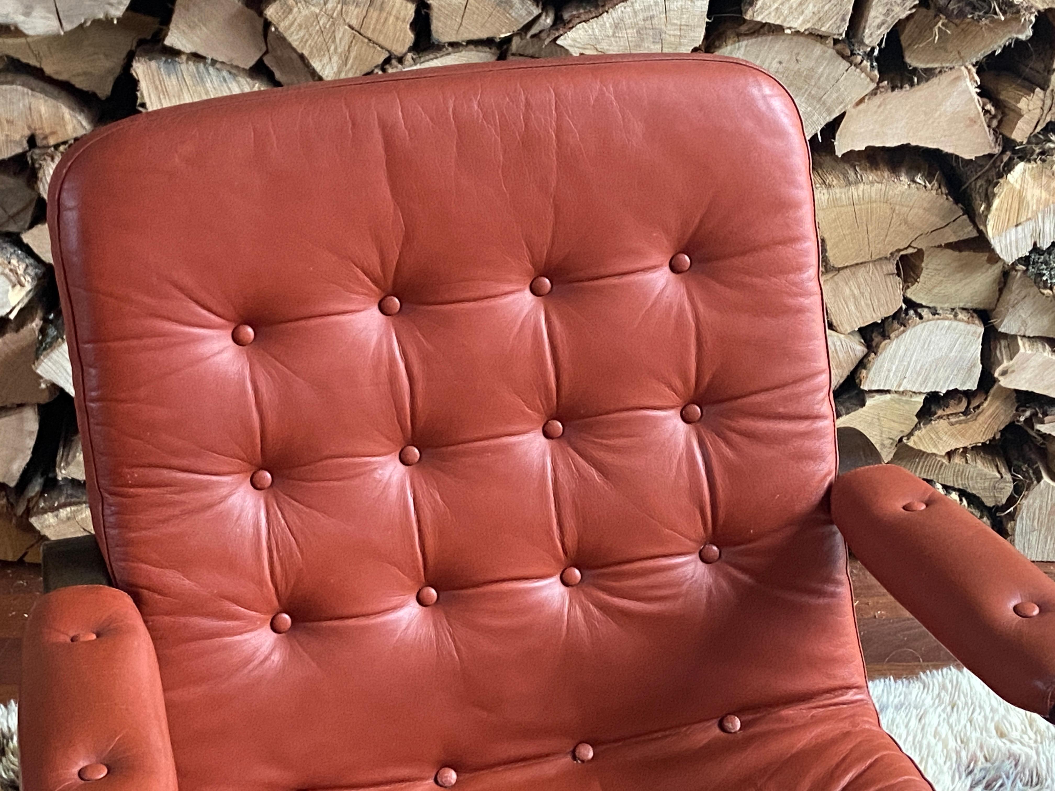 Pareja de tumbonas escandinavas de madera curvada y cuero - attr a Gote Mobler en venta 3