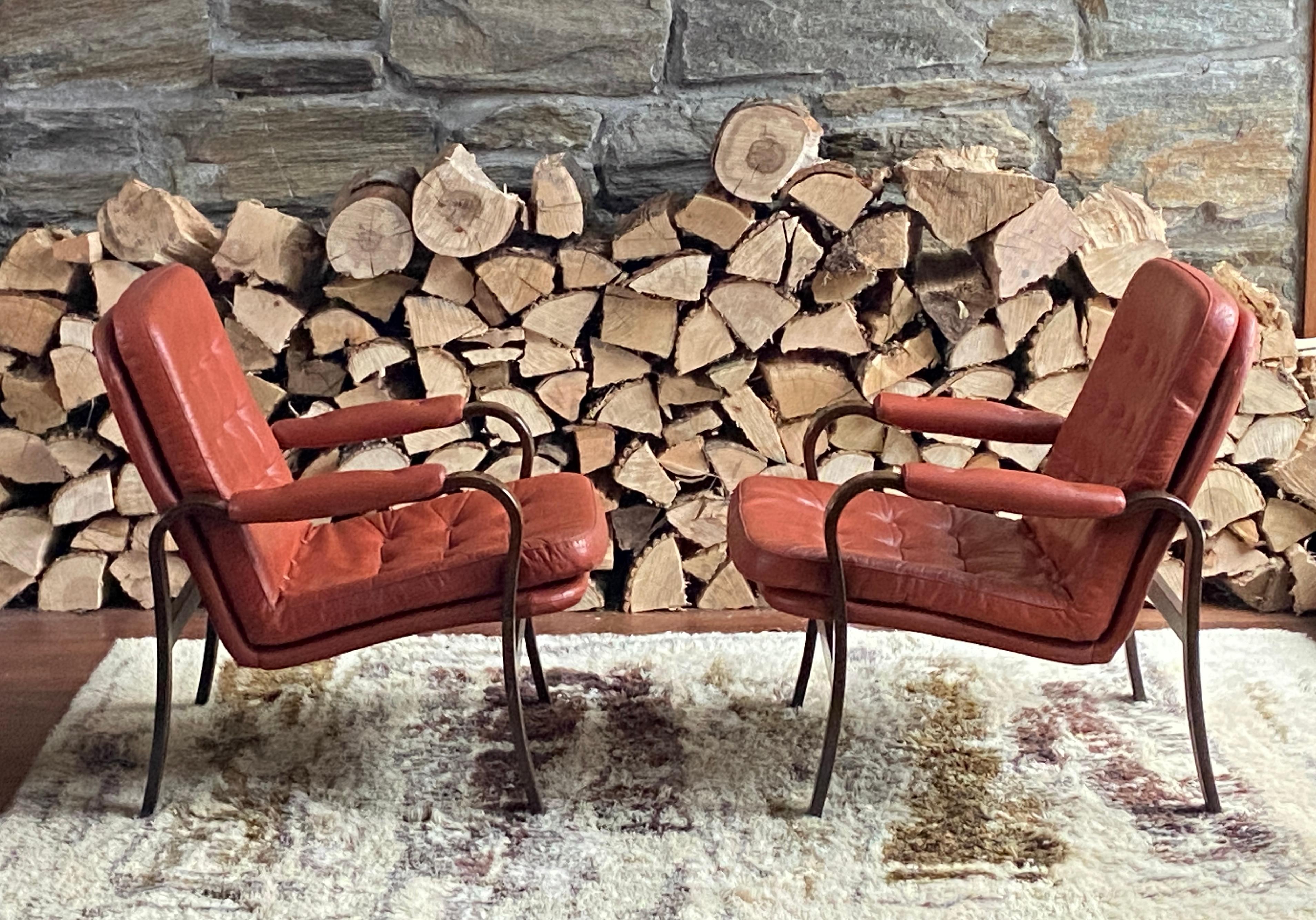 Pareja de tumbonas escandinavas de madera curvada y cuero - attr a Gote Mobler Sueco en venta