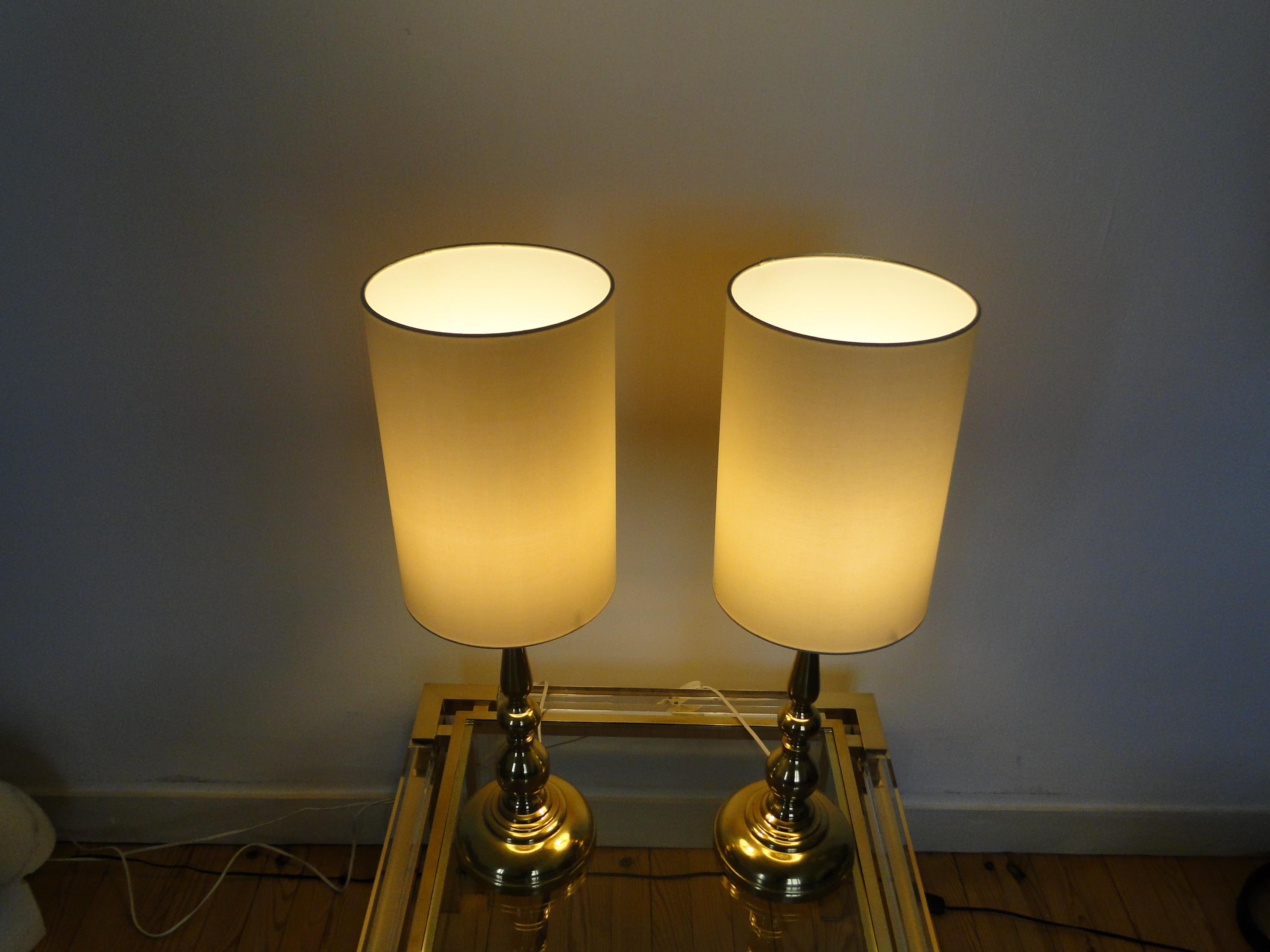 Mid-Century Modern Paire de lampes scandinaves en laiton  Milieu du sicle en vente